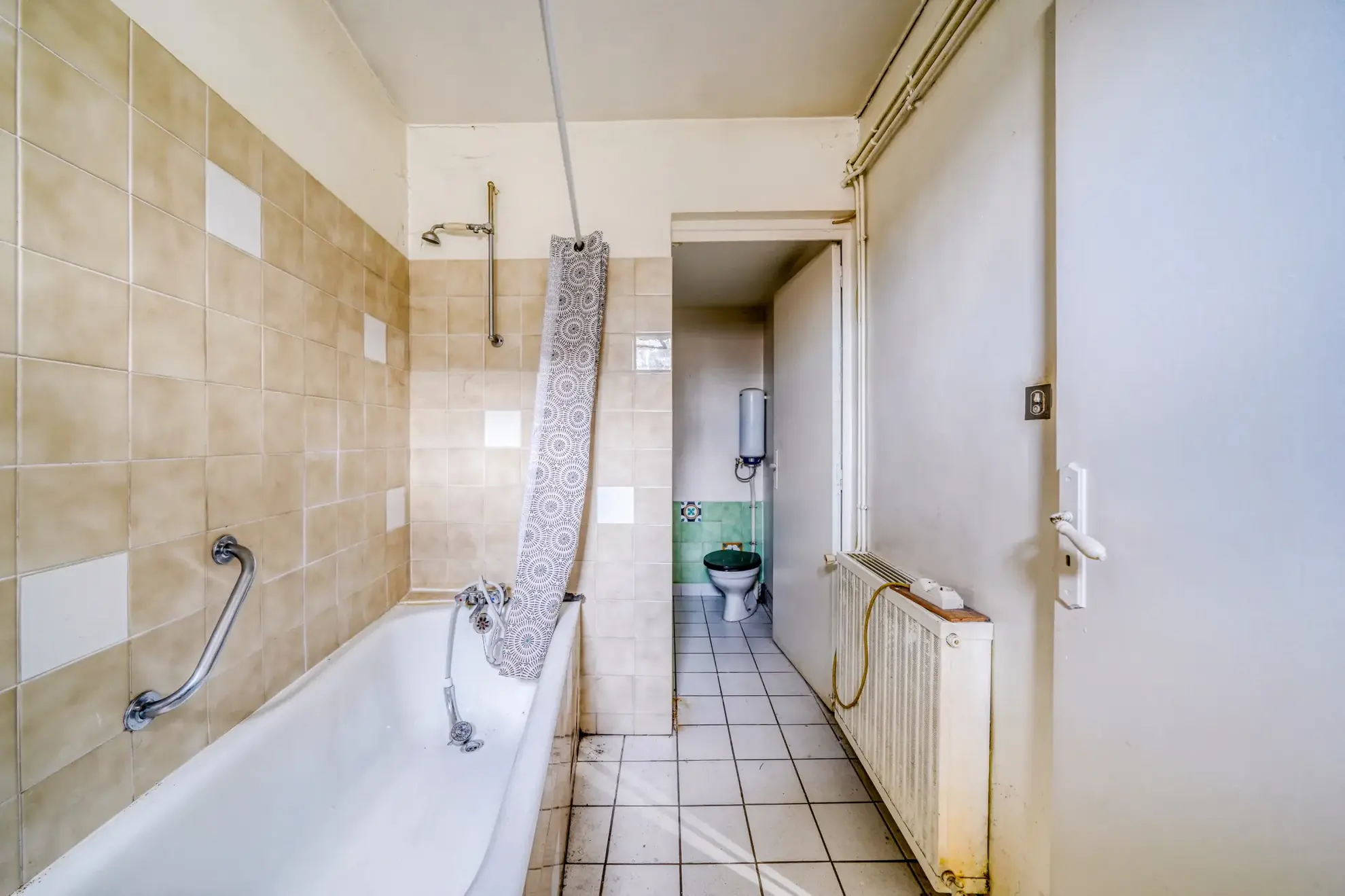 Charmante maison de 45m² à rénover à Talence, proche tramway, avec cave et stationnement 