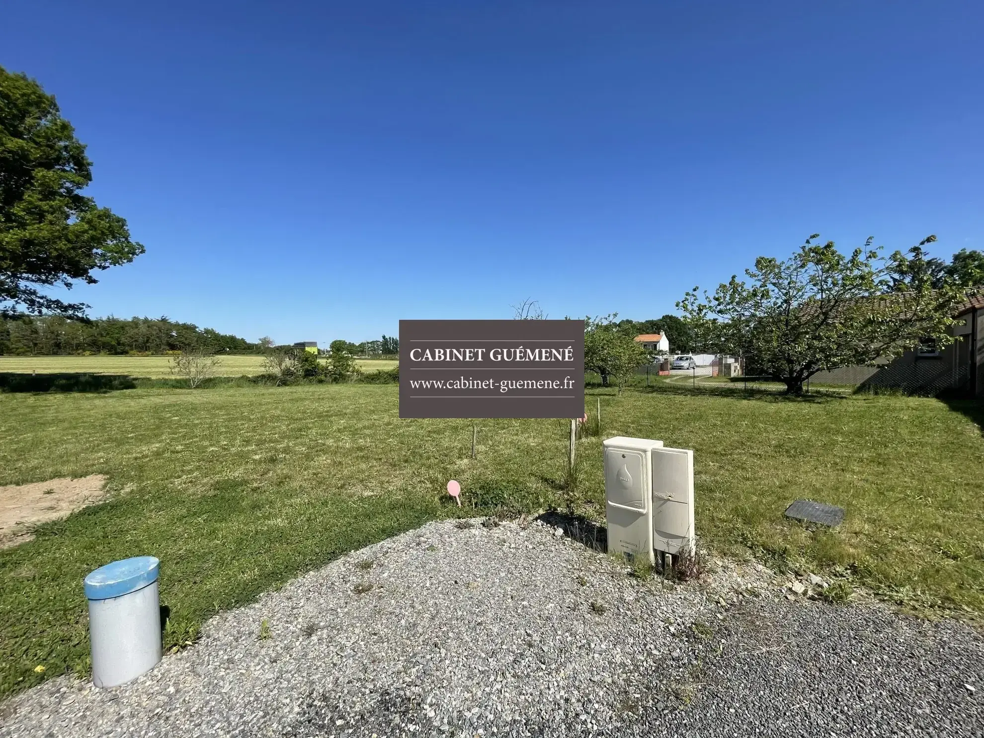 Terrain à bâtir de 589 m² à La Planche, viabilisé, vue sur champs