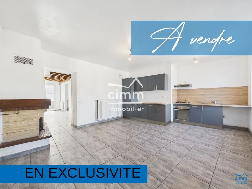 Belle maison mitoyenne de 120 m² avec garage et terrasse à Longué-Jumelles