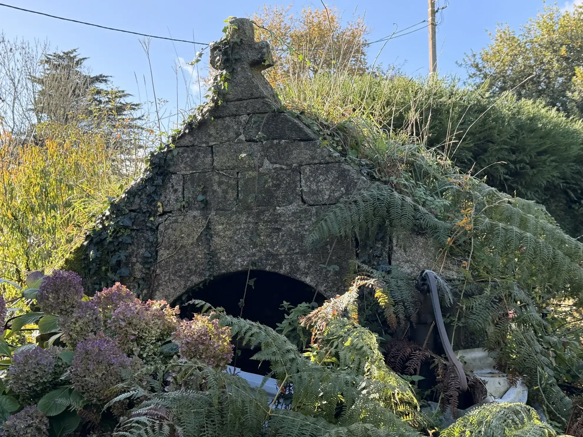 Maison à rénover avec dépendance à Surzur dans le Morbihan 