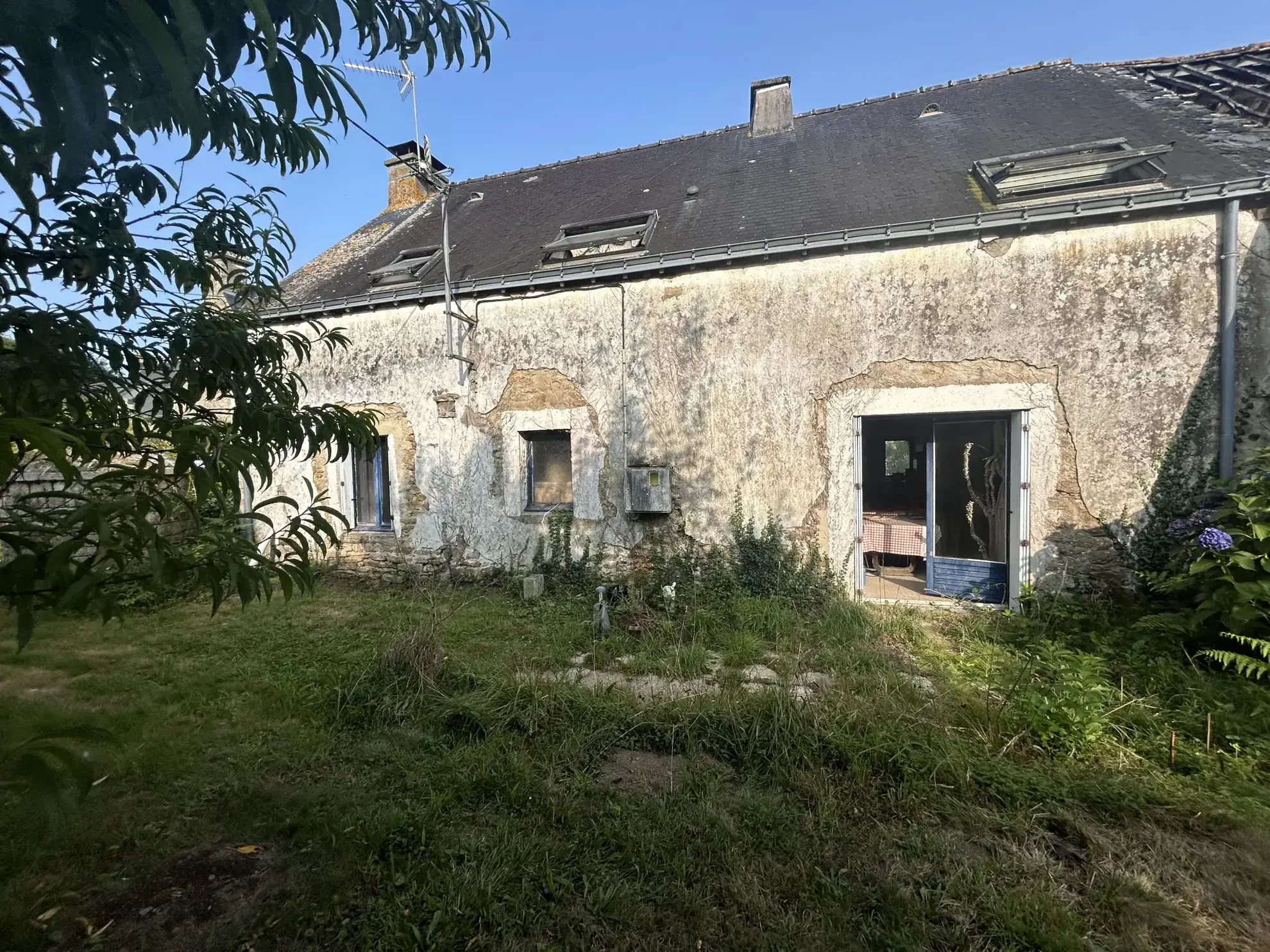 Maison à rénover avec dépendance à Surzur dans le Morbihan 
