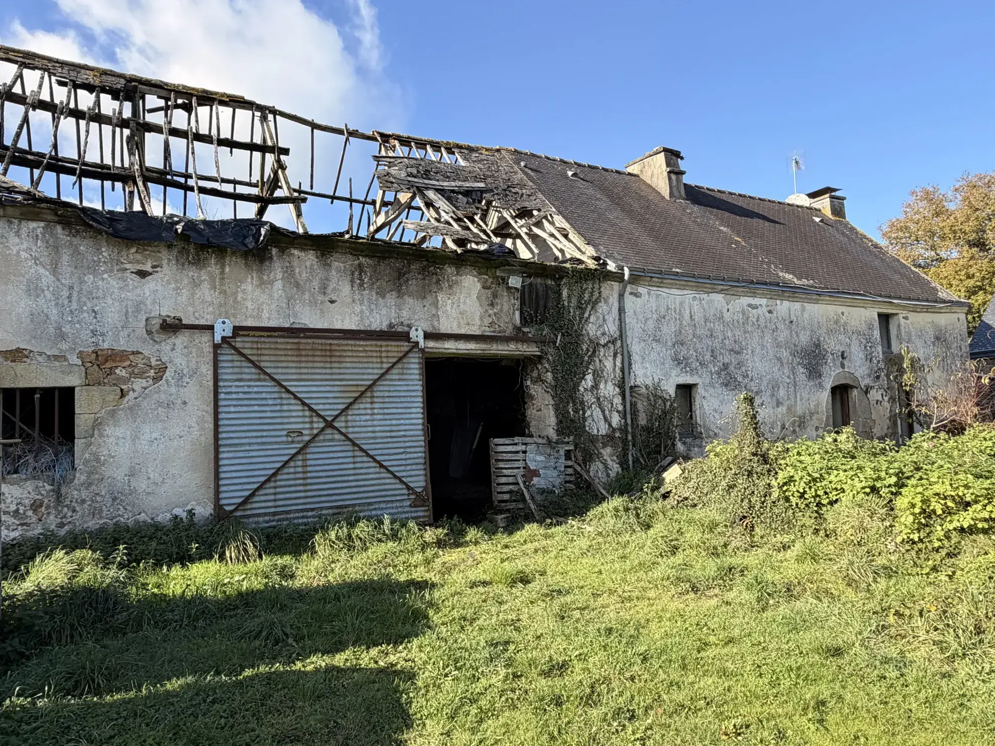 Maison à rénover avec dépendance à Surzur dans le Morbihan 