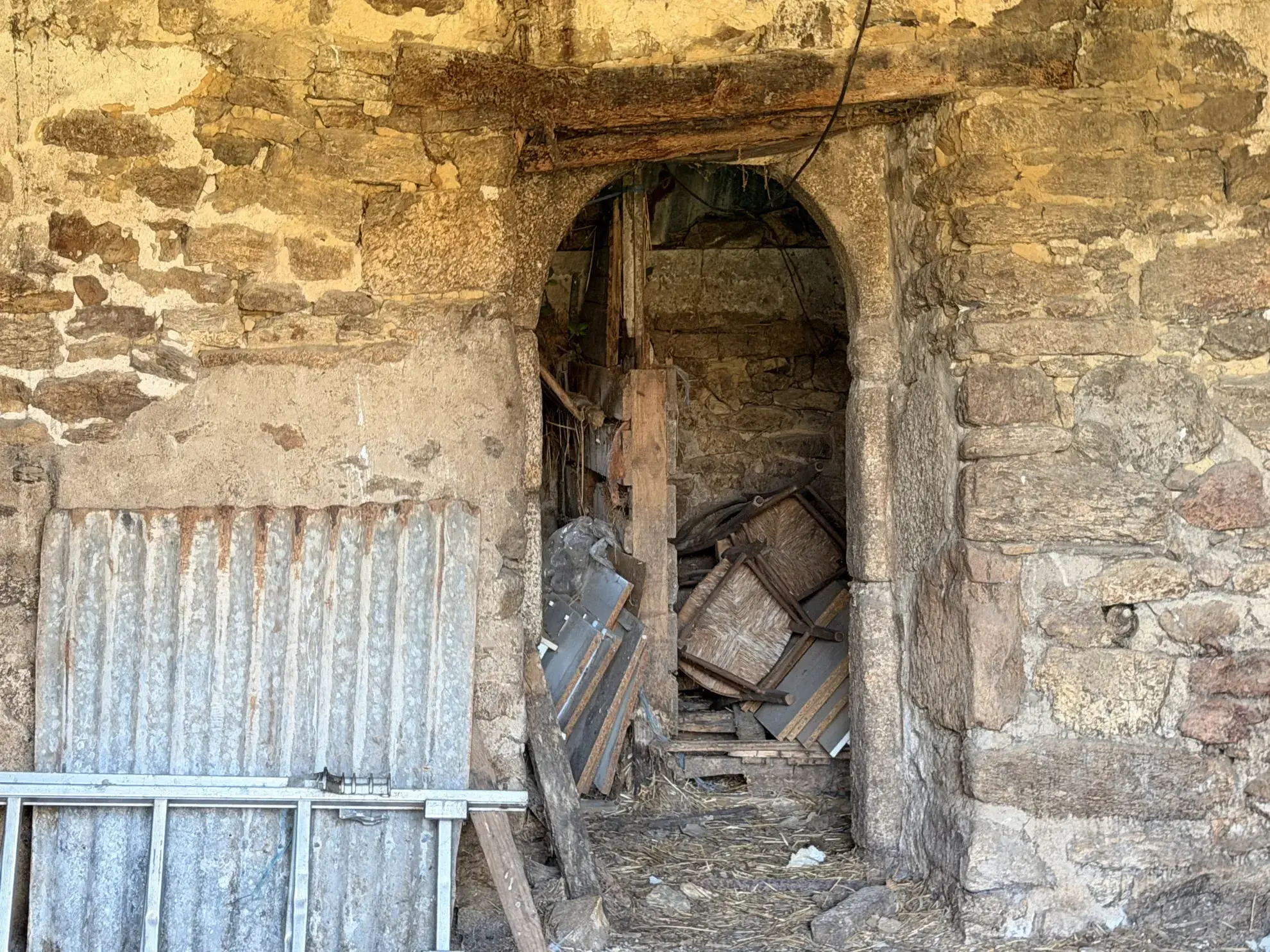 Maison à rénover avec dépendance à Surzur dans le Morbihan 