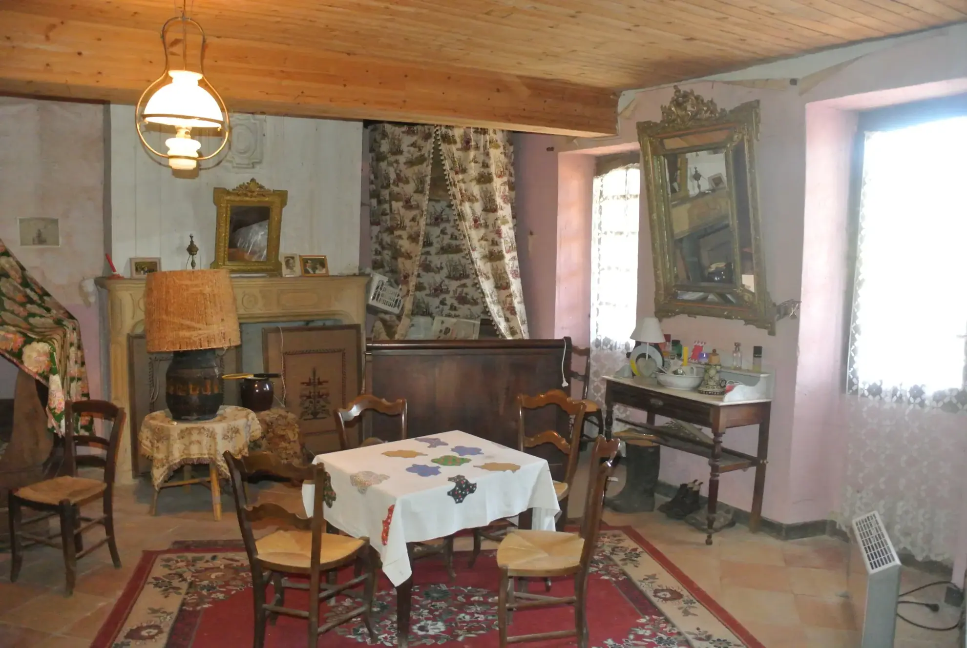 Propriété à rénover avec 8 hectares à Escassefort - Charmante maison et grange en pierre 