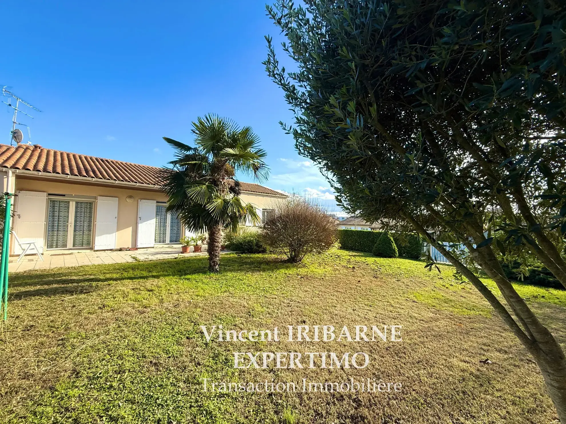 Maison de plain-pied avec jardin et garage à Saintes Recouvrance 