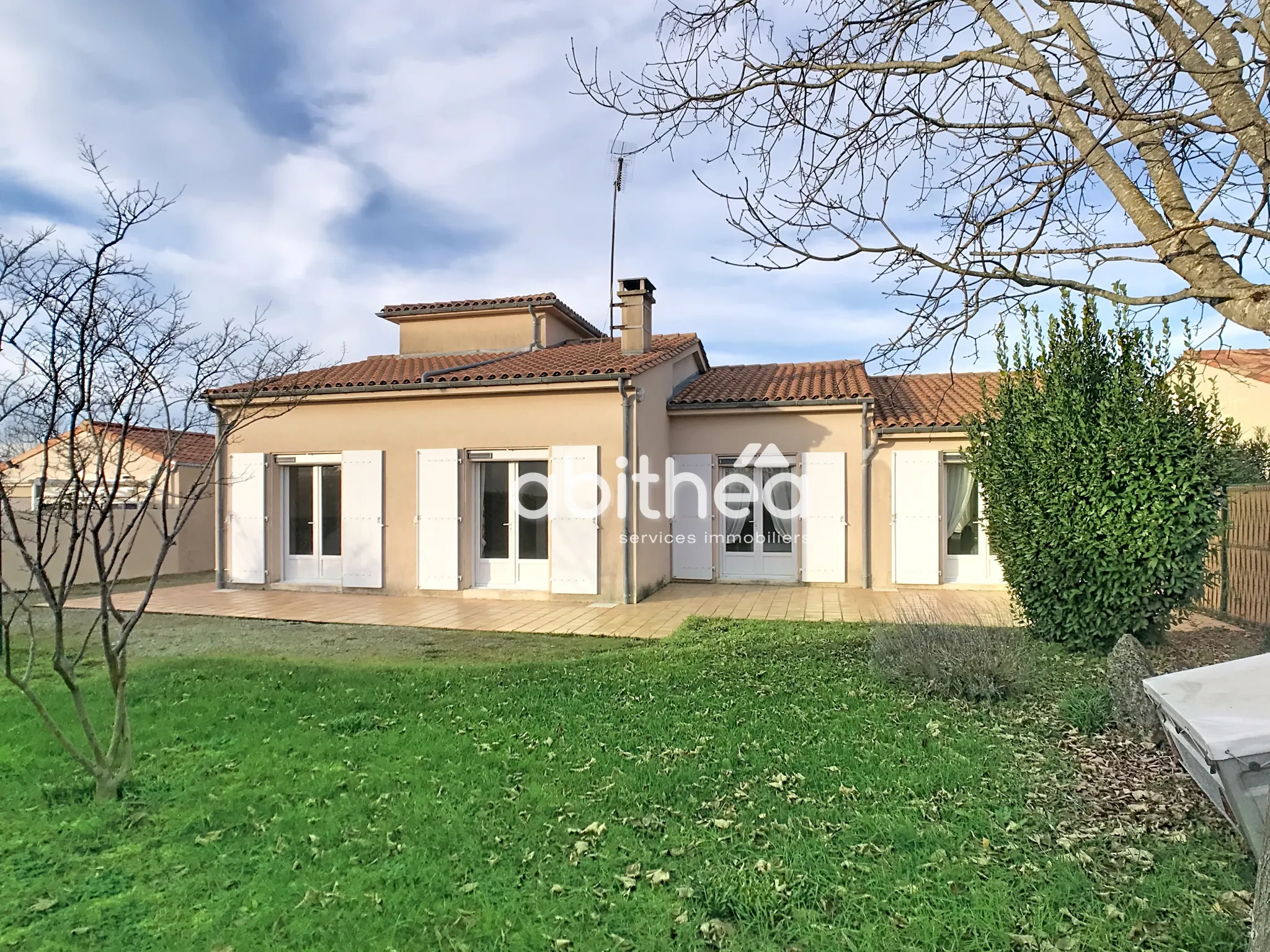 Maison de plain-pied avec 2 chambres à Puymoyen - 115 m²