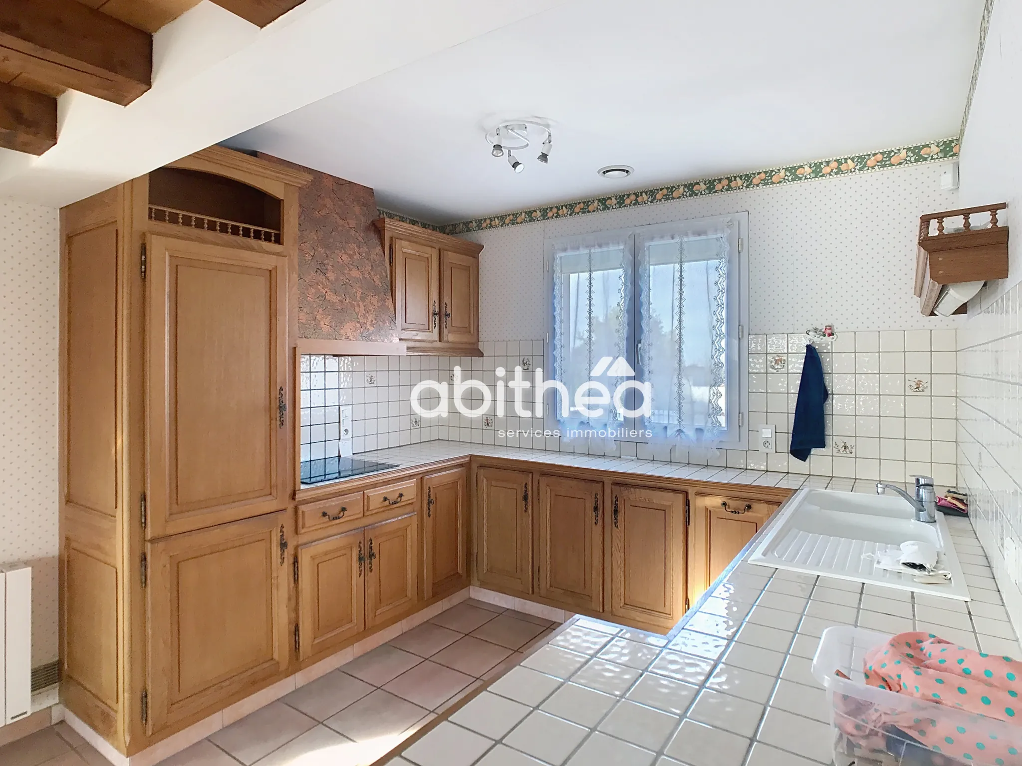 Maison de plain-pied à Puymoyen de 115 m² avec jardin, garage et cheminée 