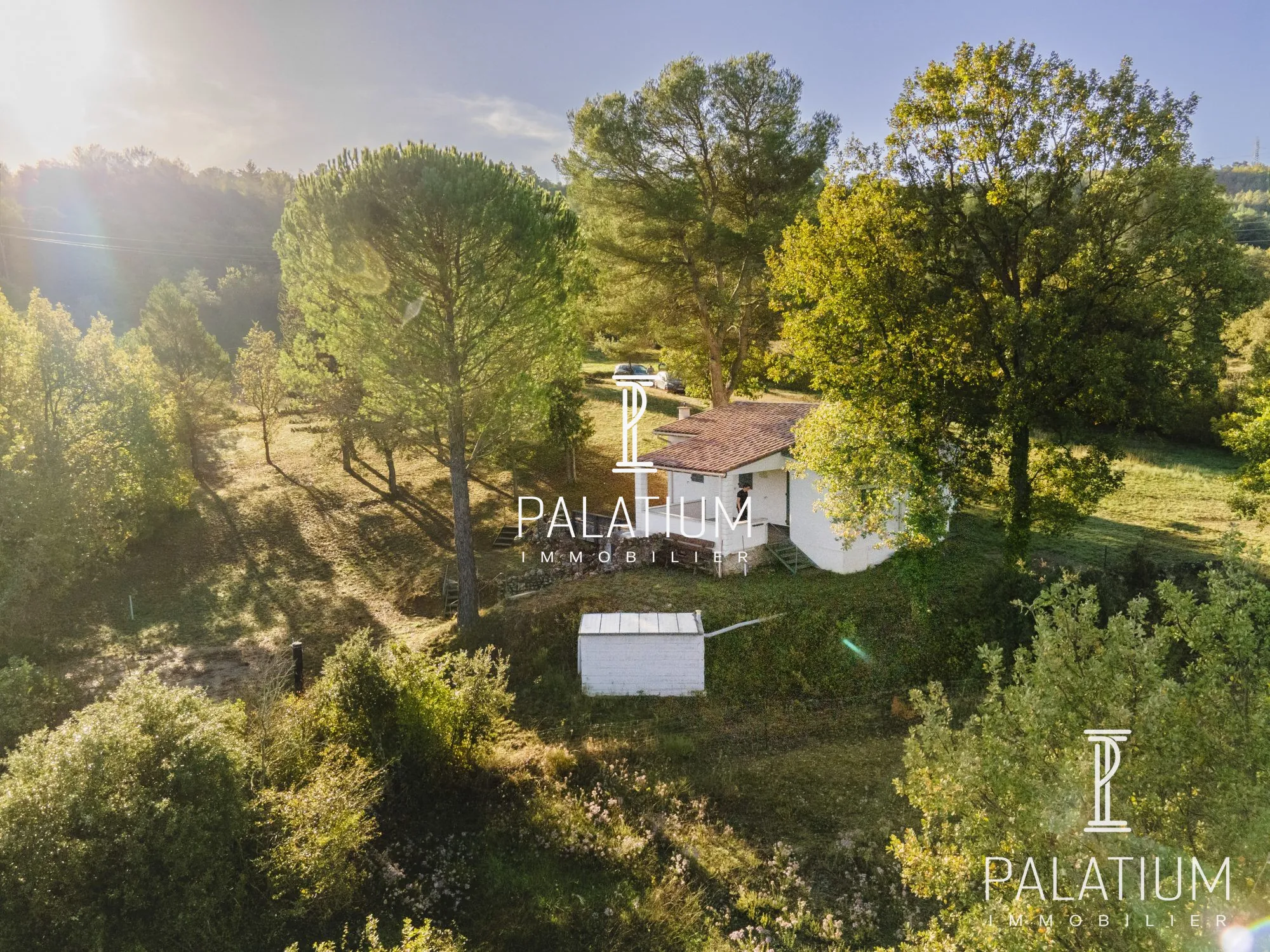 Maison avec vue panoramique à Saint-Martin-de-Brôme, terrain arboré 