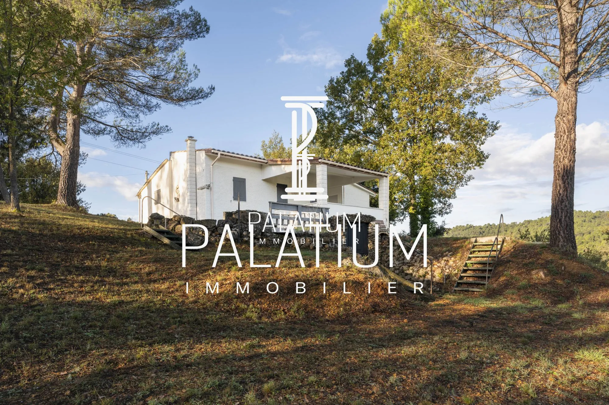 Maison avec vue panoramique à Saint-Martin-de-Brôme, terrain arboré