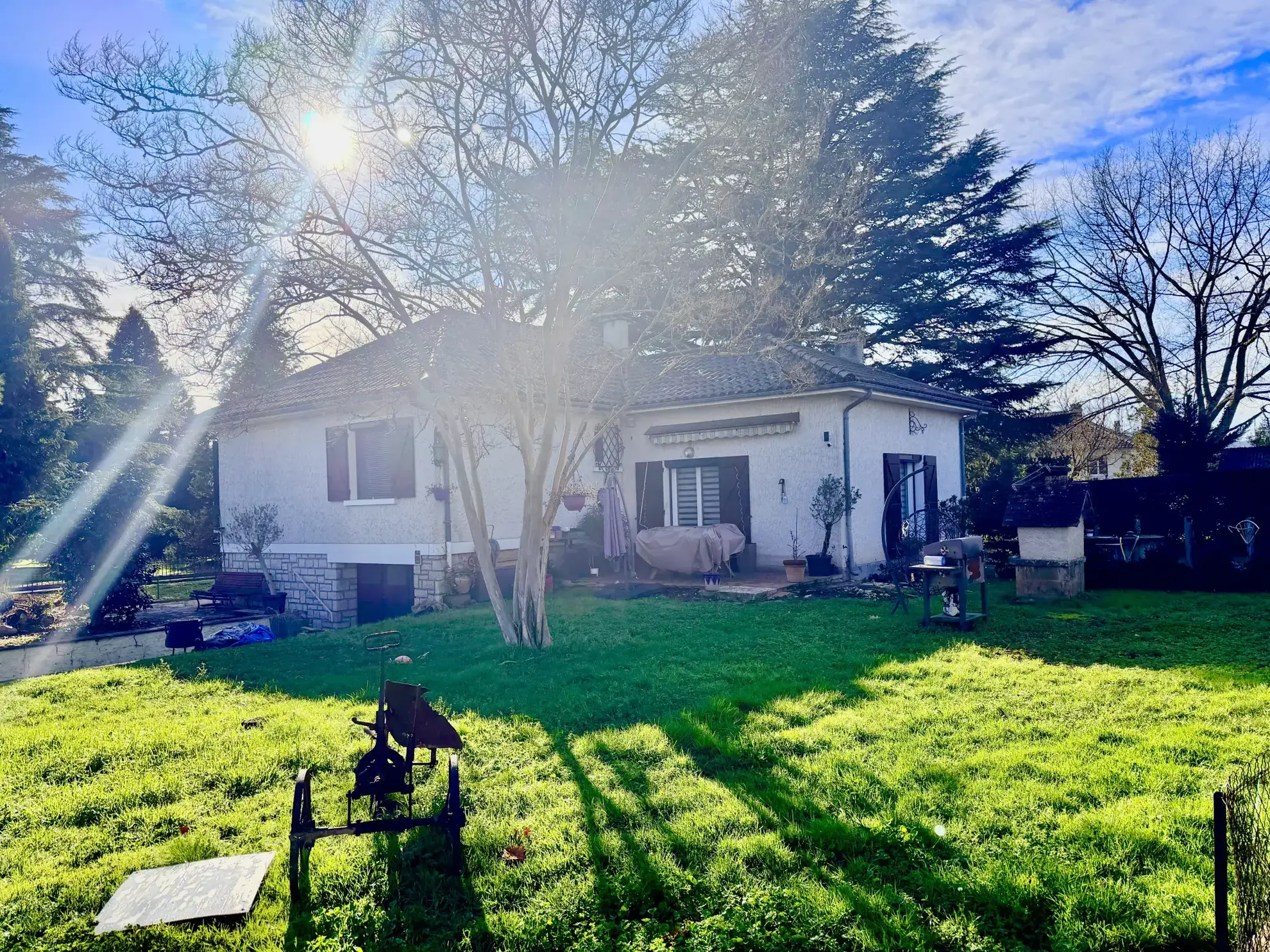 Maison de ville de 120 m² à vendre à Terrasson-Lavilledieu, proche commodités