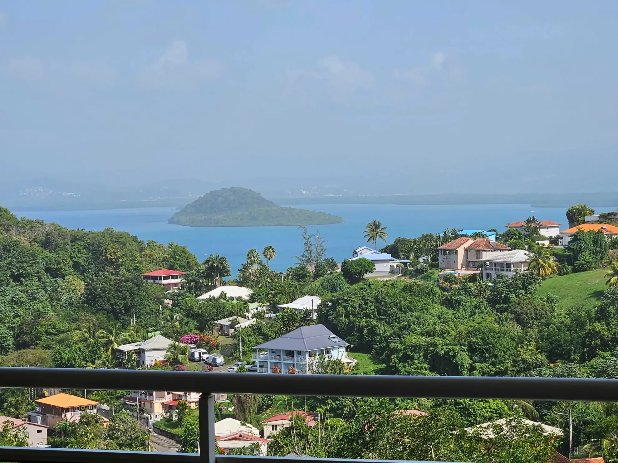 Appartement T3 vue mer à Les Trois-Îlets avec cave et garage