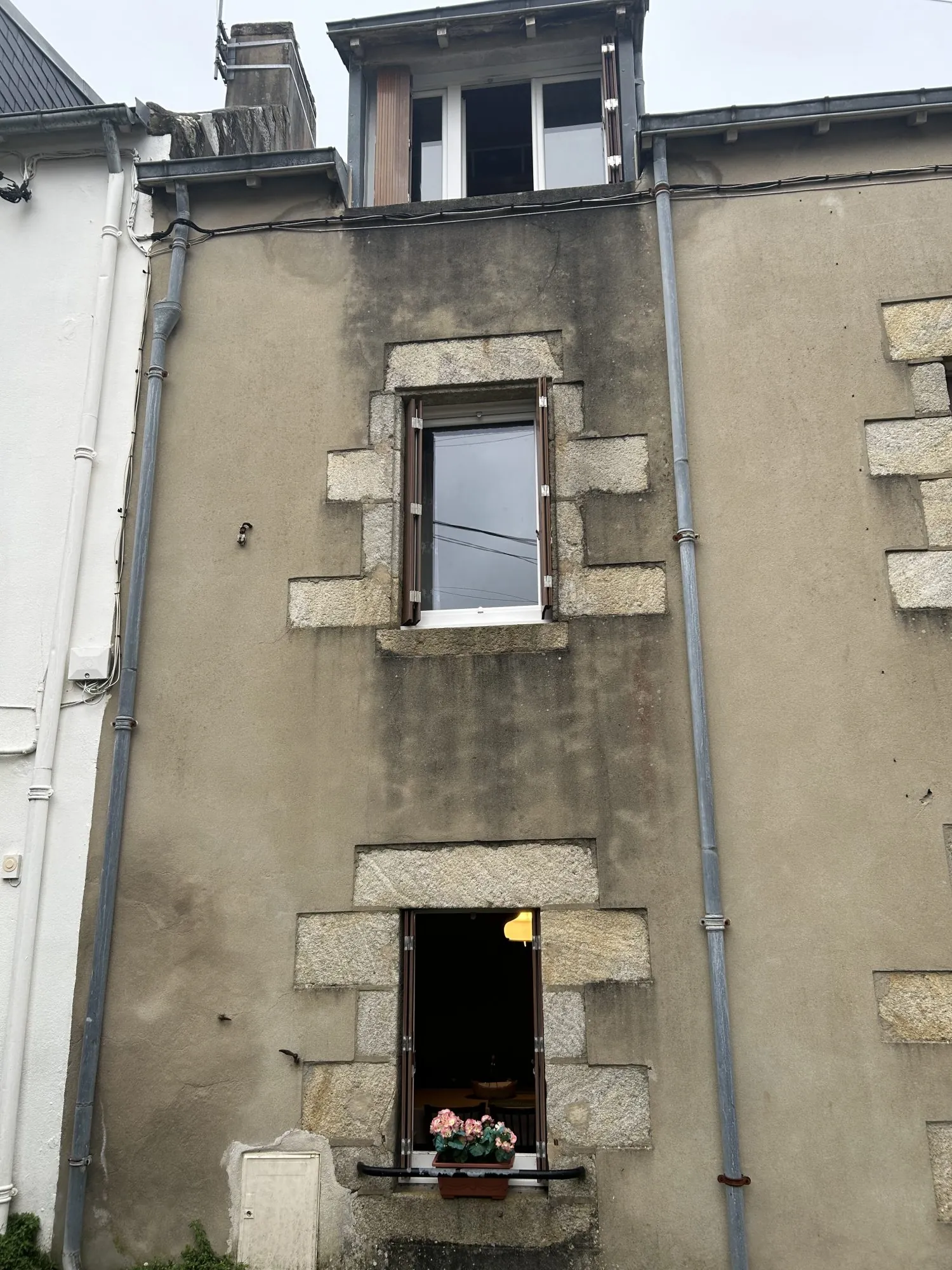 Maison de ville à rénover avec potentiel près du port à Douarnenez 