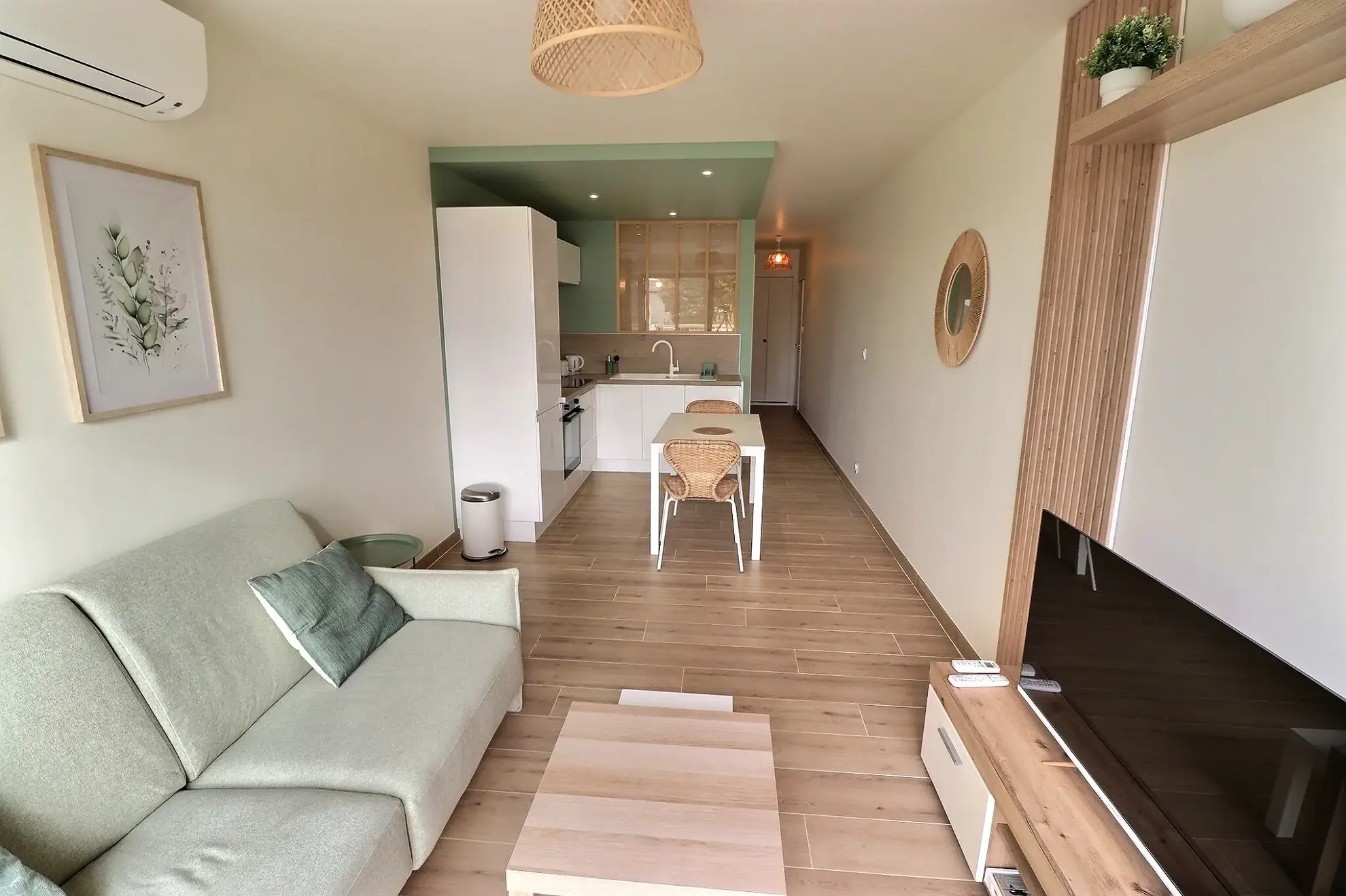 À vendre appartement T1 bis rénové à Carnon, proche port et plage avec terrasse ensoleillée