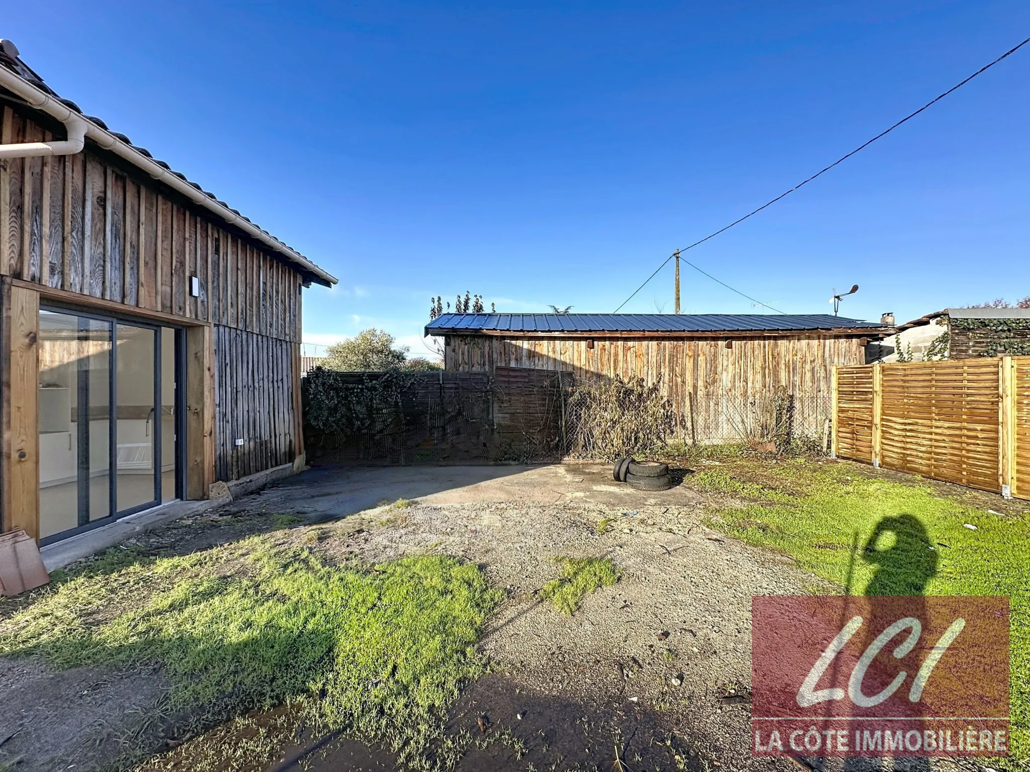 Maison rénovée à Mios avec 2 chambres et terrain de 400 m²