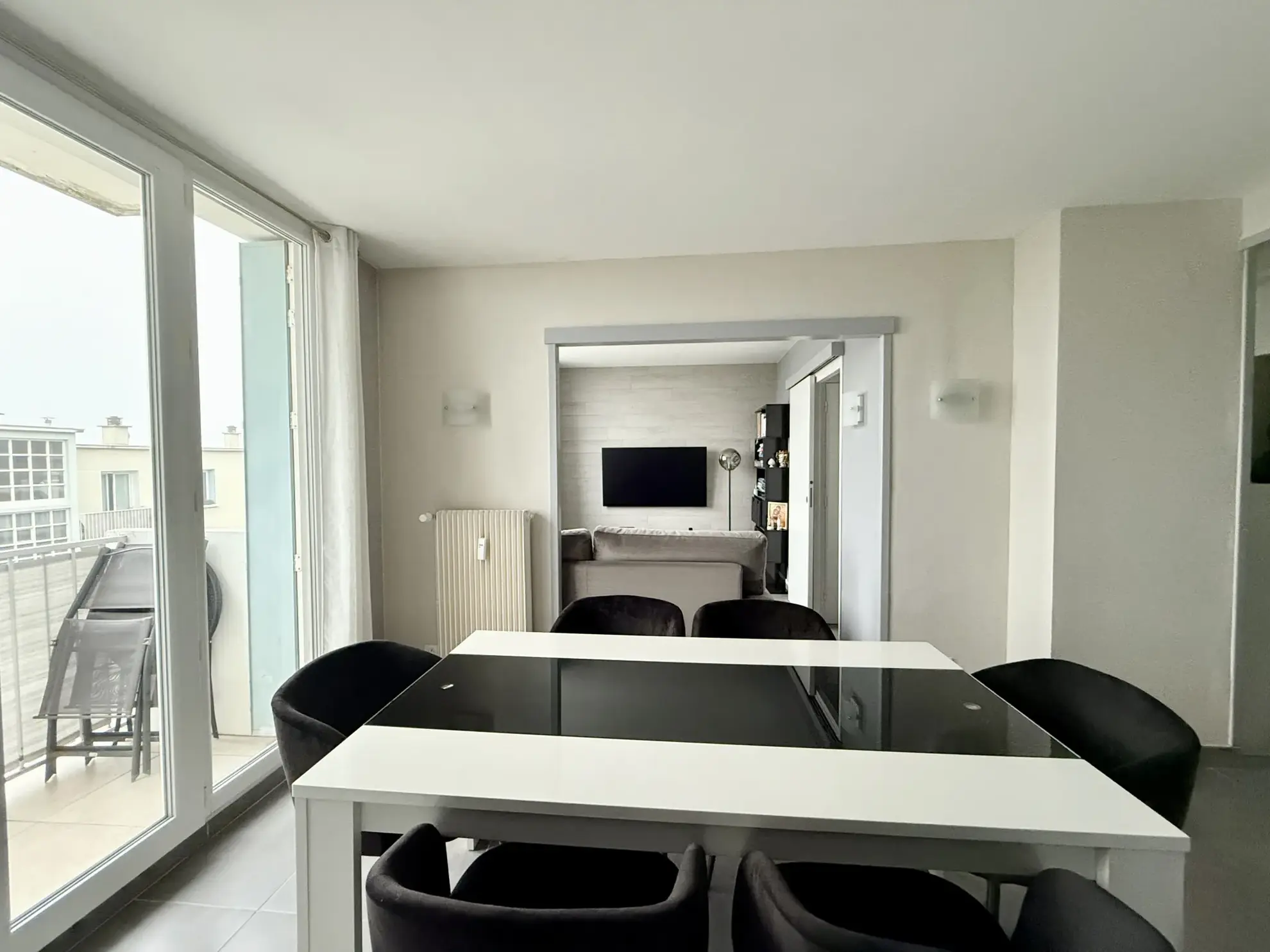 Appartement T2 à rénover à Trévoux avec balcon, cave et parking