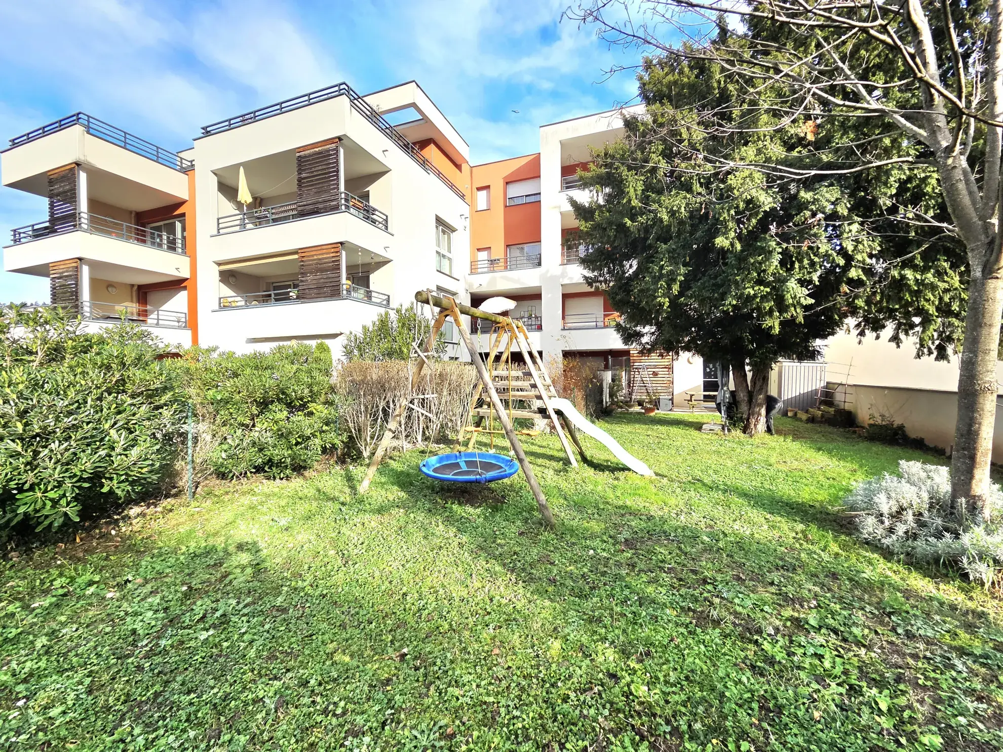 Appartement 3 pièces en rez-de-jardin avec terrasse et garage à Vienne Sud