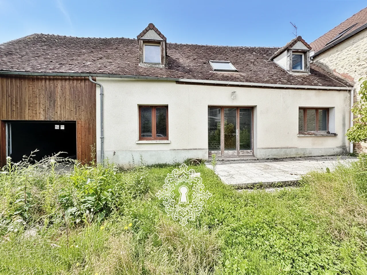 Maison à rénover avec deux habitations à Donnemarie-Dontilly, 165 m², proche commodités