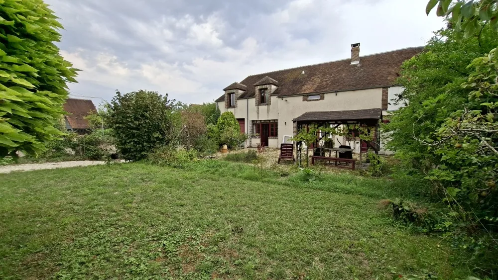 Ensemble de 4 logements avec jardin à Aillant sur Tholon - Opportunité d'investissement