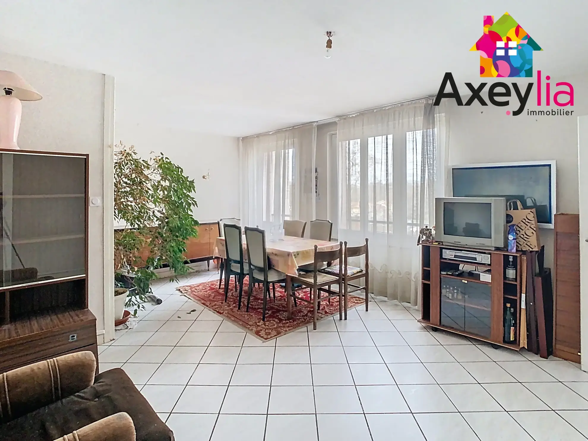Appartement T5 à Roanne avec Balcon, Cave et Cellier – Opportunité à saisir