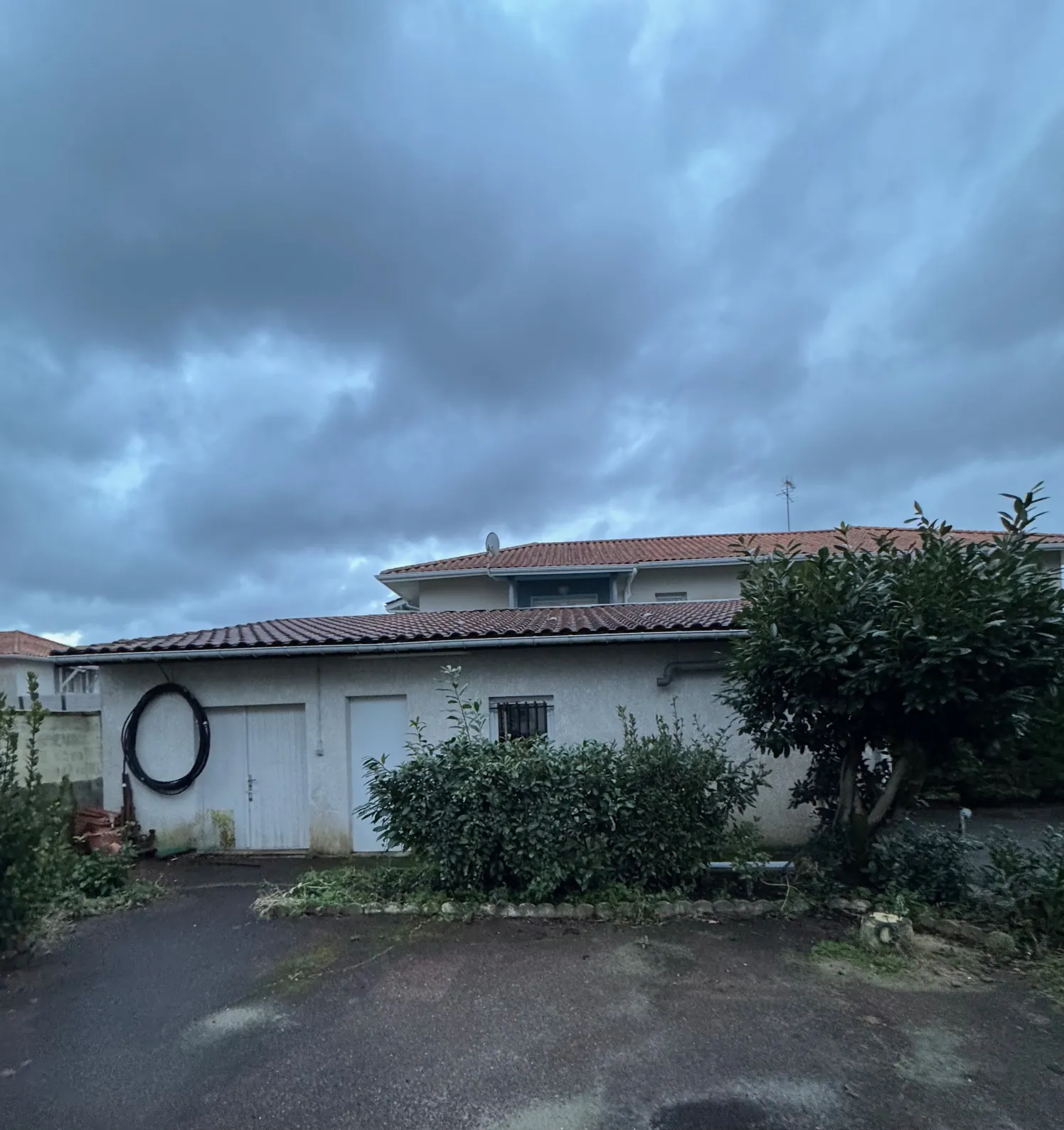 Garage à Biscarrosse avec fort potentiel de transformation en logement ou projet locatif
