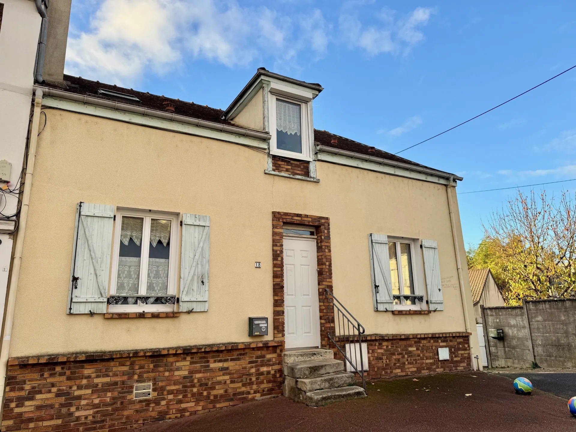 Maison de ville à vendre de 99 m² à Corbeil-Essonnes - Secteur Moulin Galant