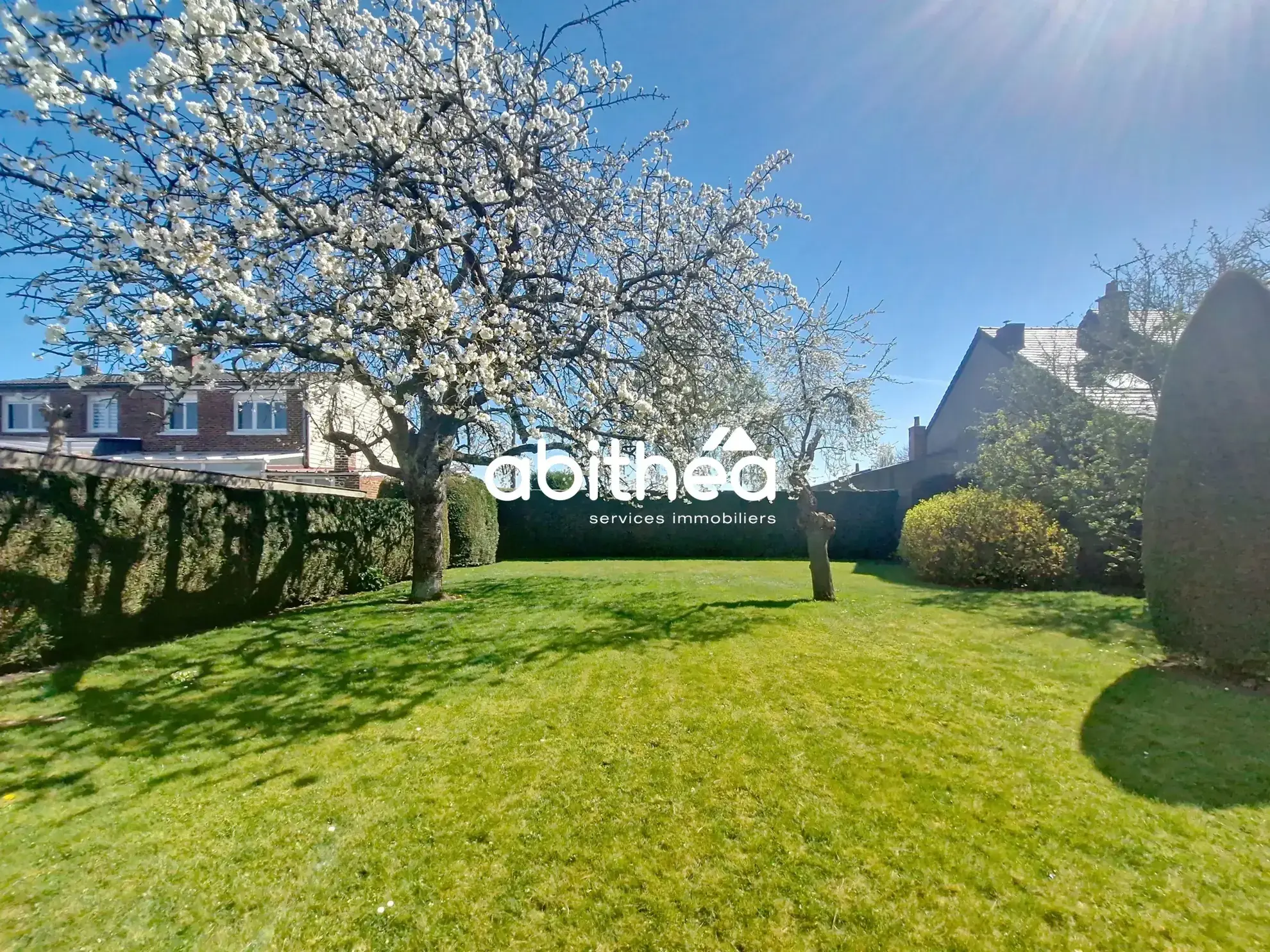 Maison individuelle atypique de 170 m² avec 5 chambres et jardin à Bauvin 
