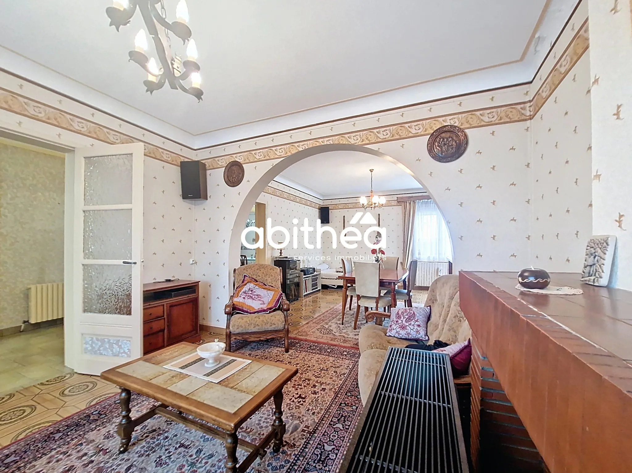 Maison individuelle atypique de 170 m² avec 5 chambres et jardin à Bauvin 
