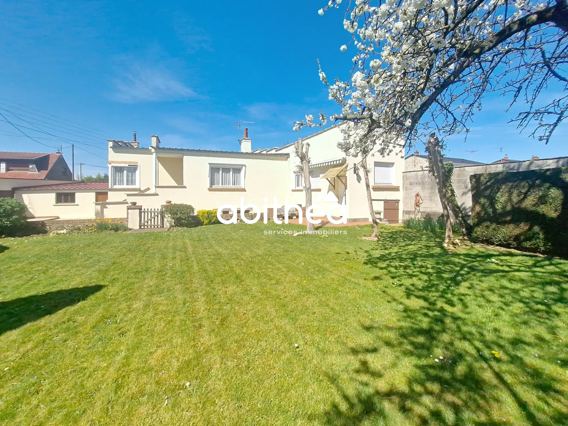 Maison individuelle atypique de 170 m² avec 5 chambres et jardin à Bauvin