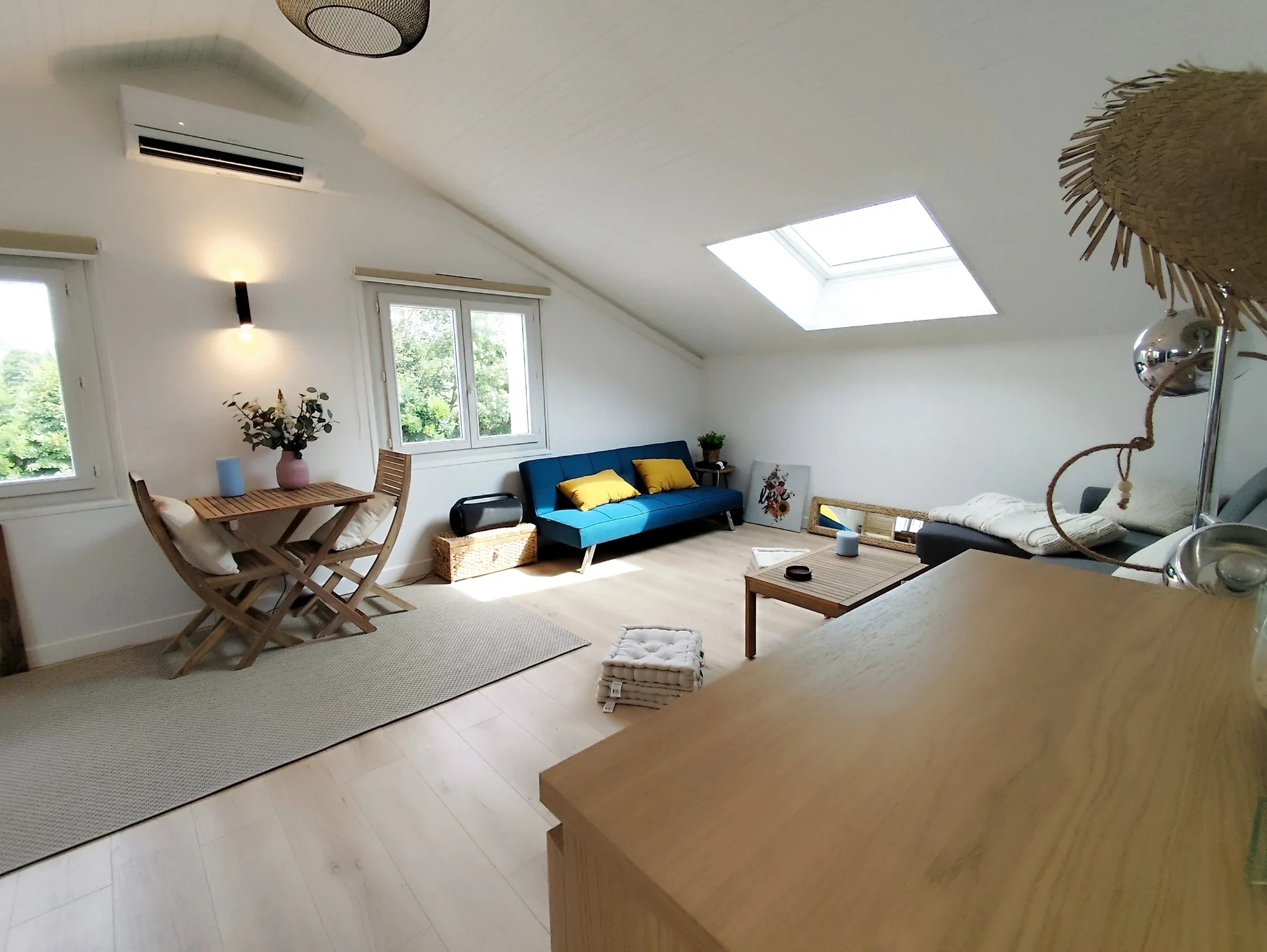 Appartement 91m² à Montferrat face au lac – Grande surface, parking privé 
