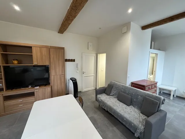 Charmant studio rénové de 36 m² en centre-ville de Fréjus avec vue sur mer