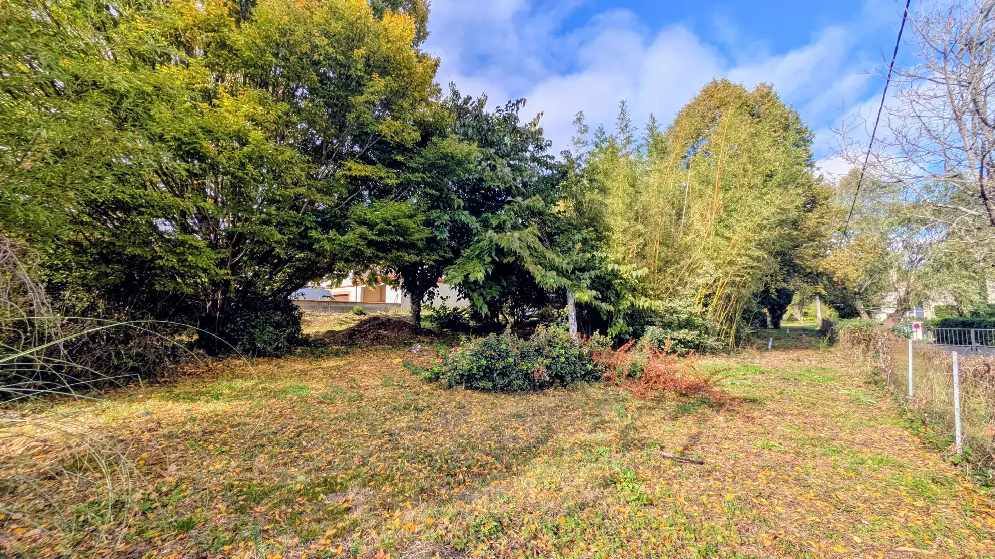 Maison à rénover de 61 m² à Menville avec 2 garages et grand terrain, proche Toulouse