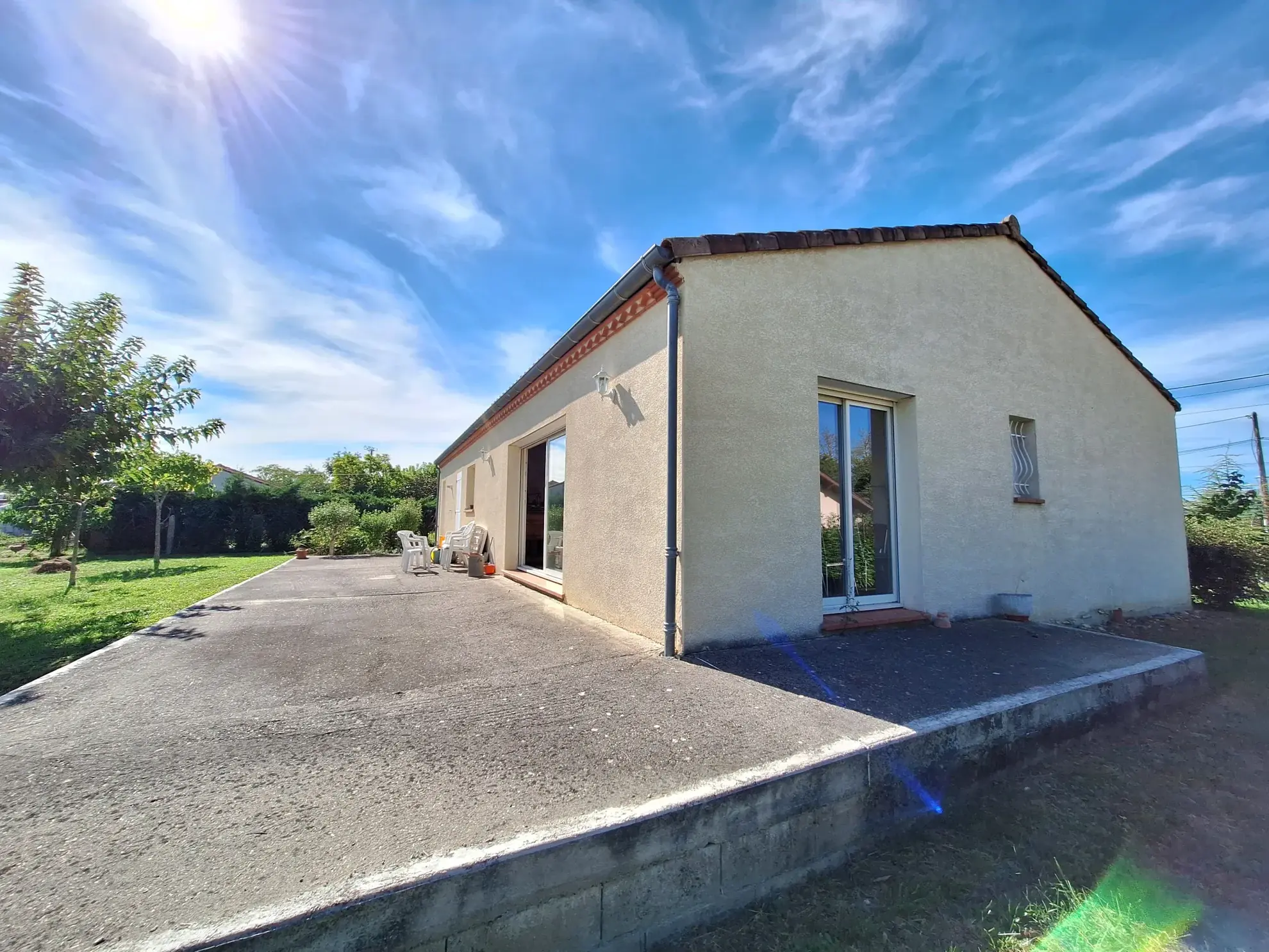 Maison individuelle de 105m² avec 2 chambres et garage à St Paul cap de Joux 