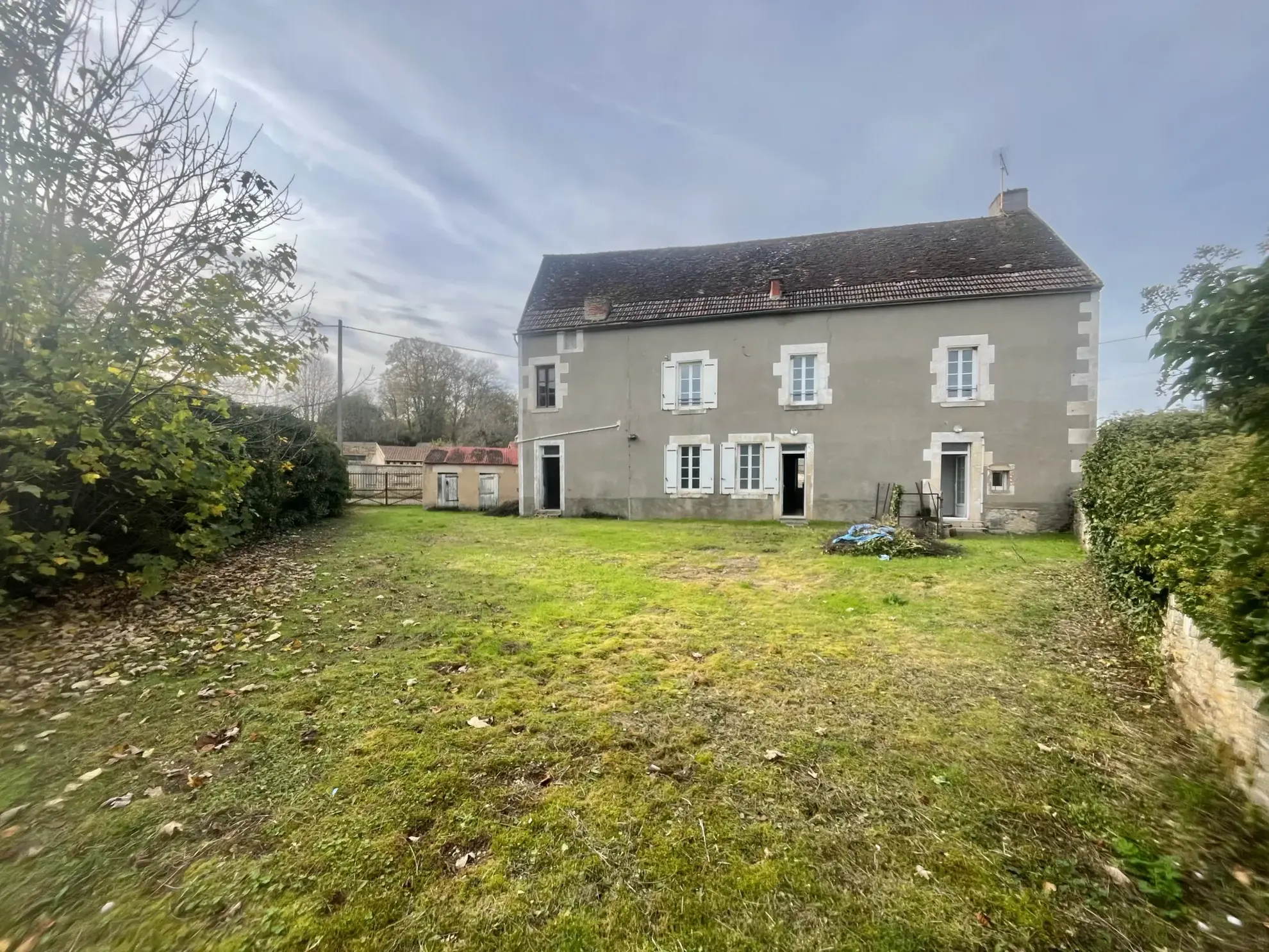 Immeuble de rapport avec 5 lots & combles aménageables à Andryes 89480 