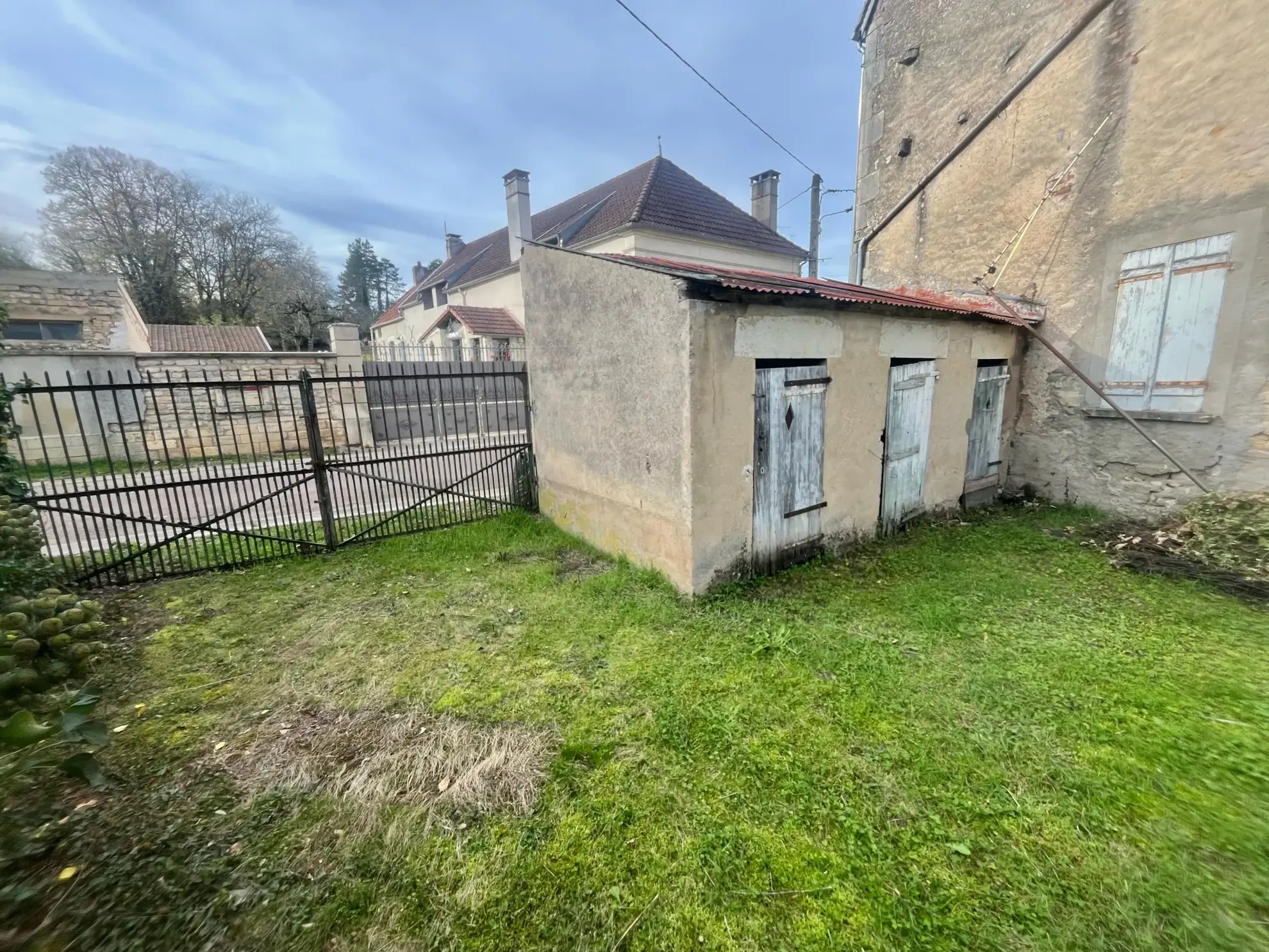 Immeuble de rapport avec 5 lots & combles aménageables à Andryes 89480 
