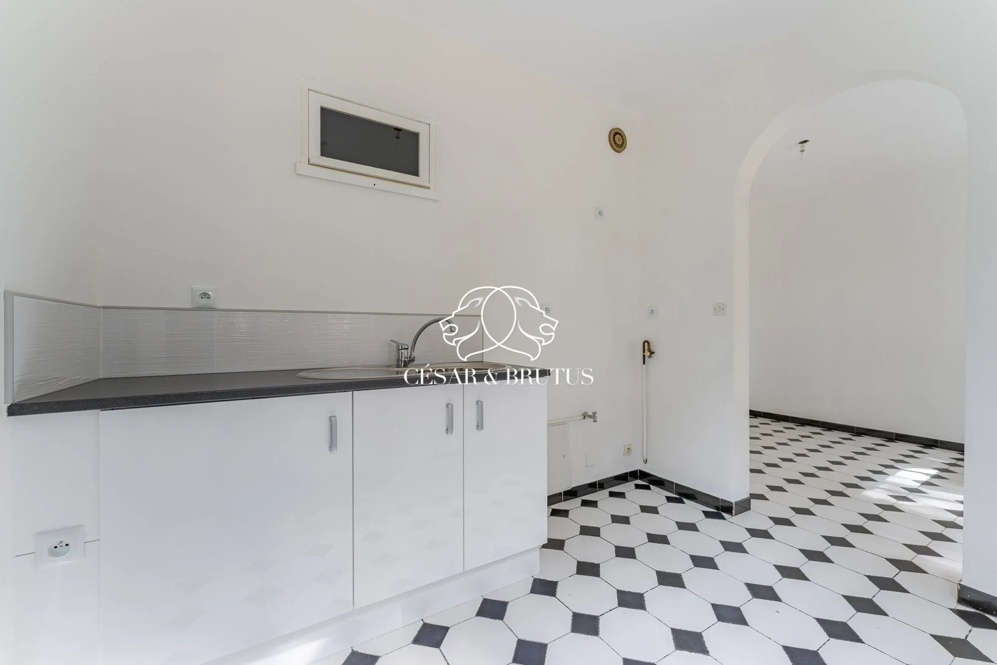 Appartement 3 pièces de 65 m² à Corbas proche Lyon avec balcon et cave 
