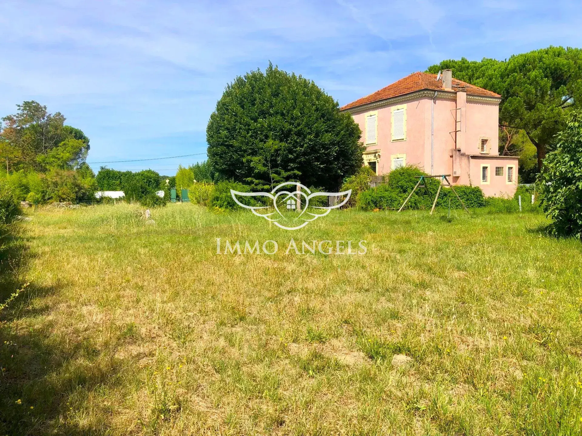 Maison à rénover avec grand terrain à Valréas - Opportunité d'investissement