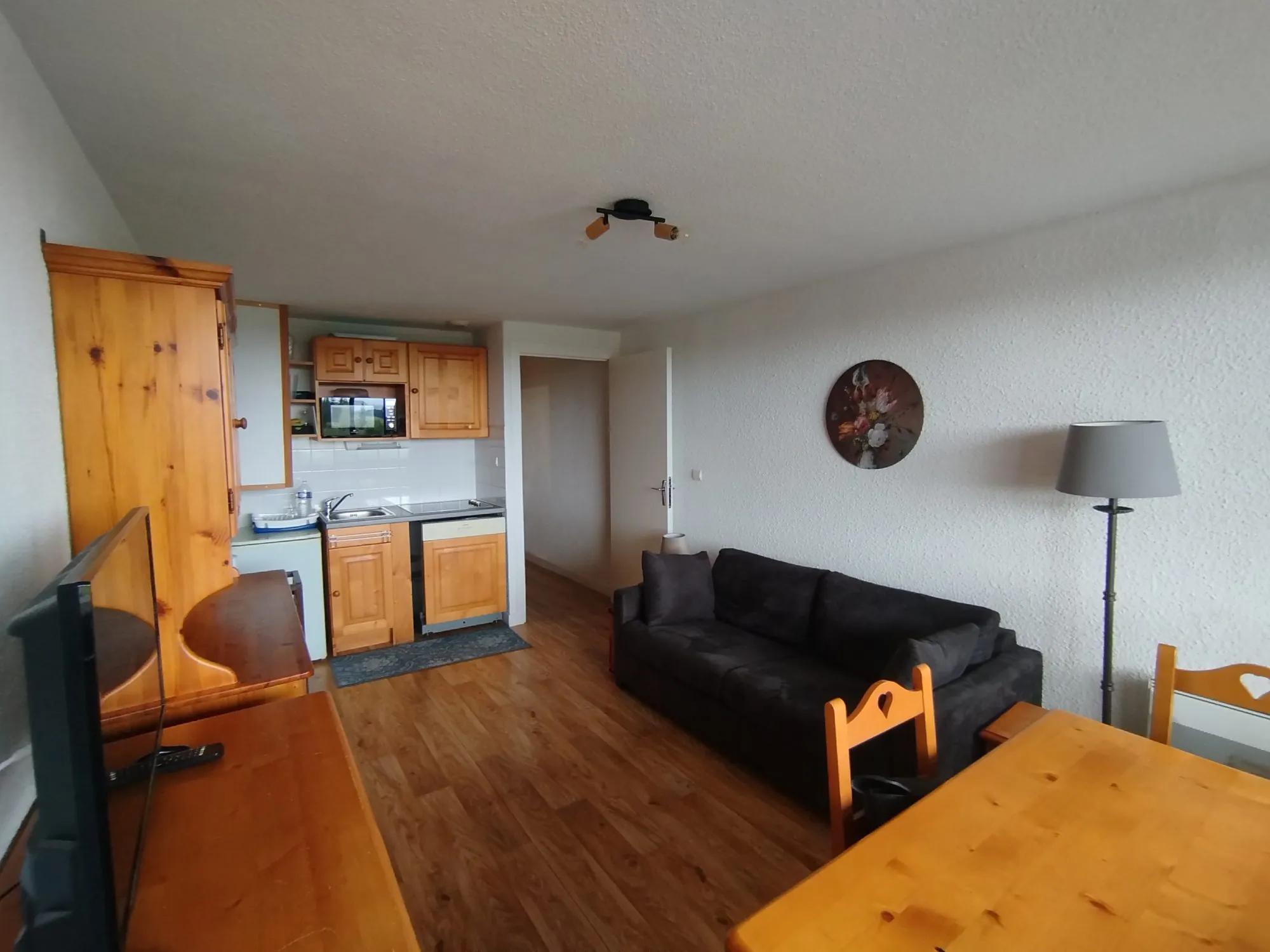 Appartement T1/2 meublé avec vue montagne et piscine à Besse-et-Saint-Anastaise 