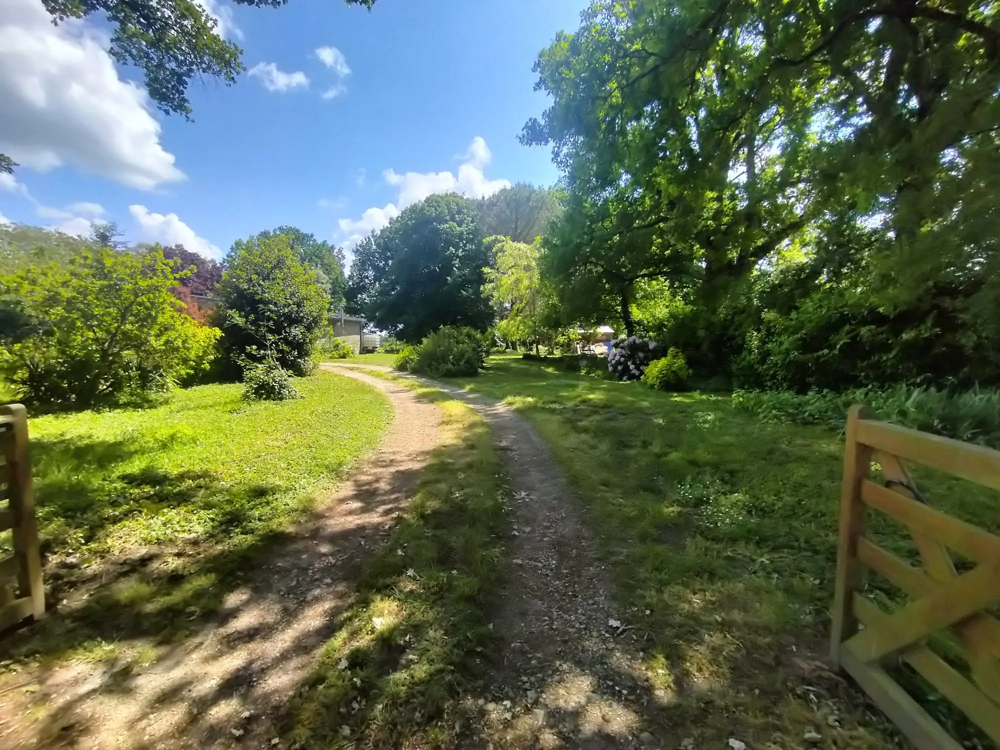 Maison de campagne avec maisonnette à Montval-sur-Loir - 87 m², terrain 13 300 m²