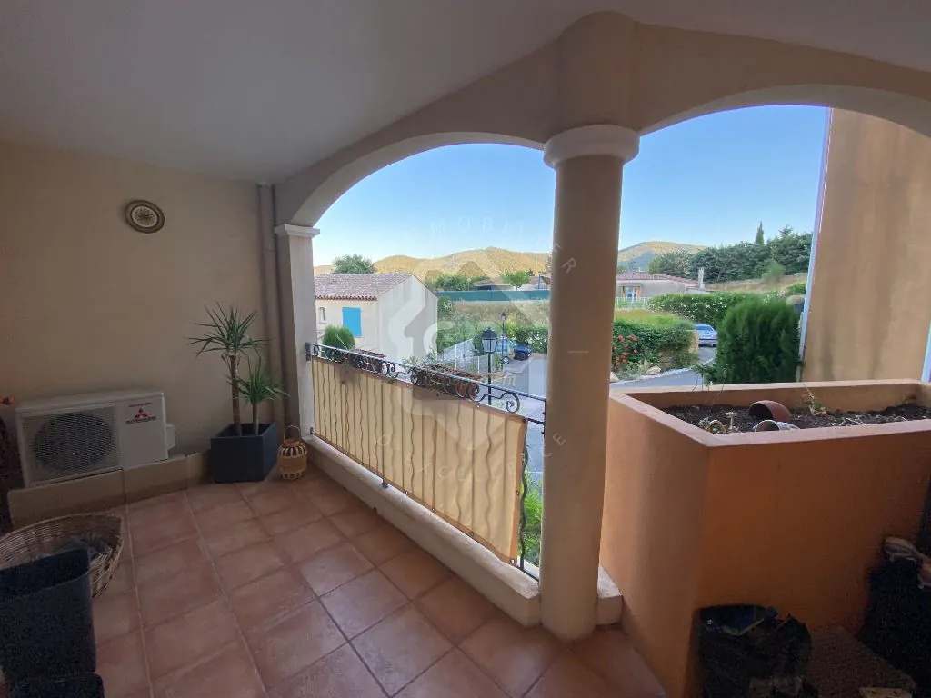 Spacieux appartement 3 pièces avec terrasse et garage à Gonfaron 