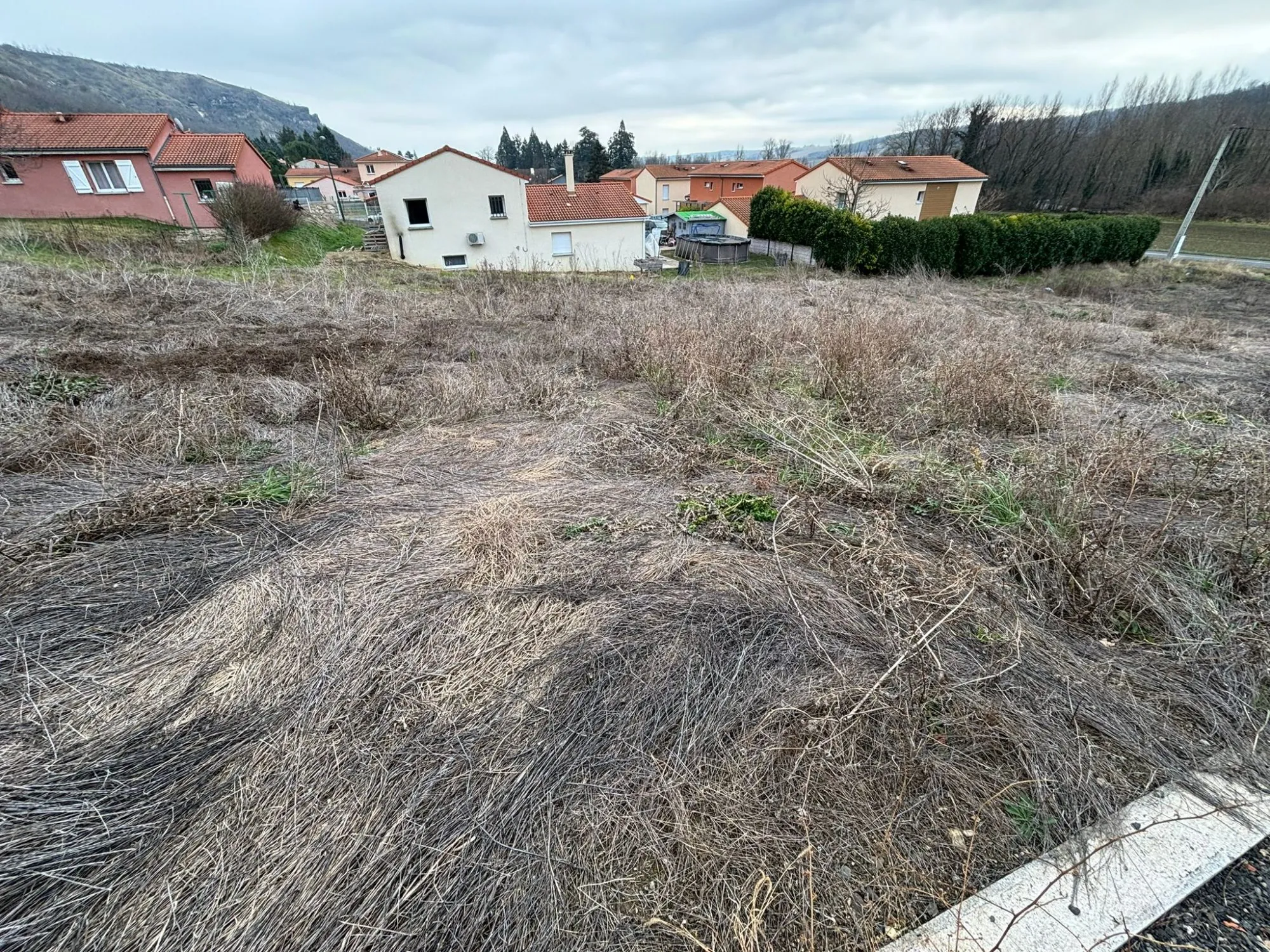 Terrain constructible viabilisé de 556m² à Perrier – Libre constructeur