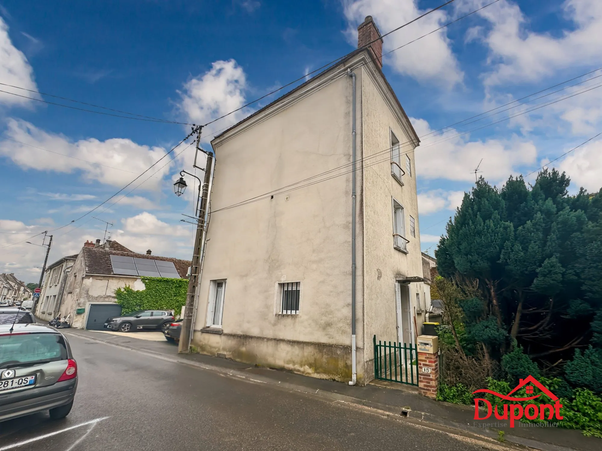 Investissement immobilier rare : immeuble de rapport avec 2 T3 loués et terrasse à proximité de Disney 