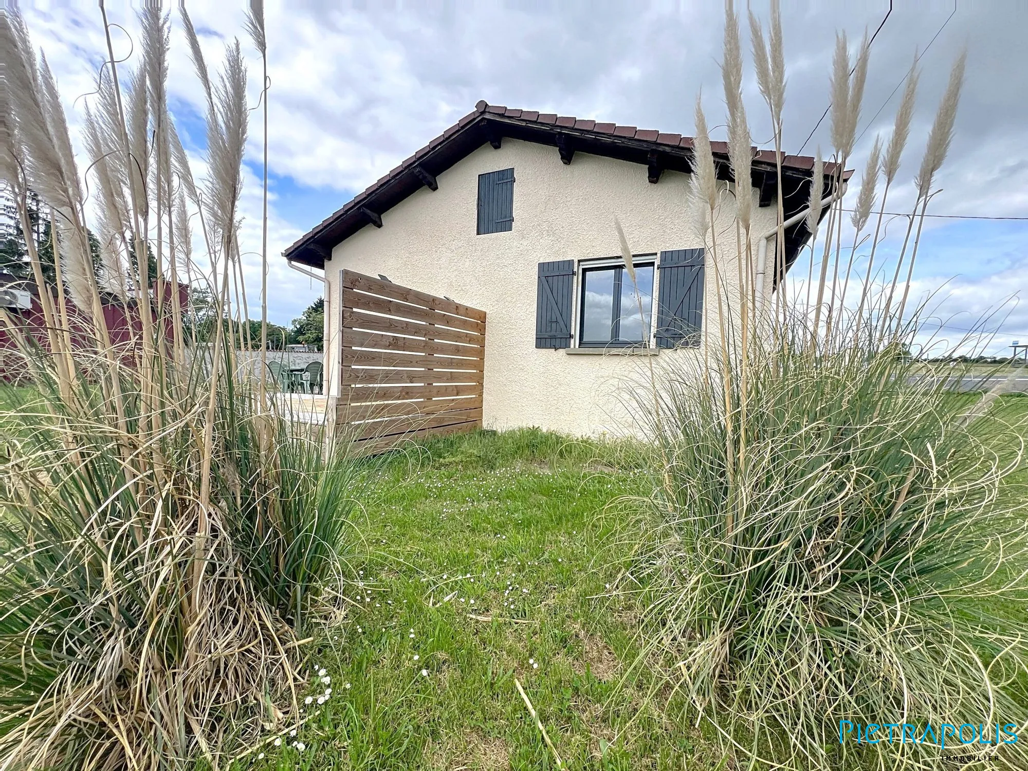 Belle maison de plain-pied de 94 m² avec grand terrain à Vezelin-sur-Loire 