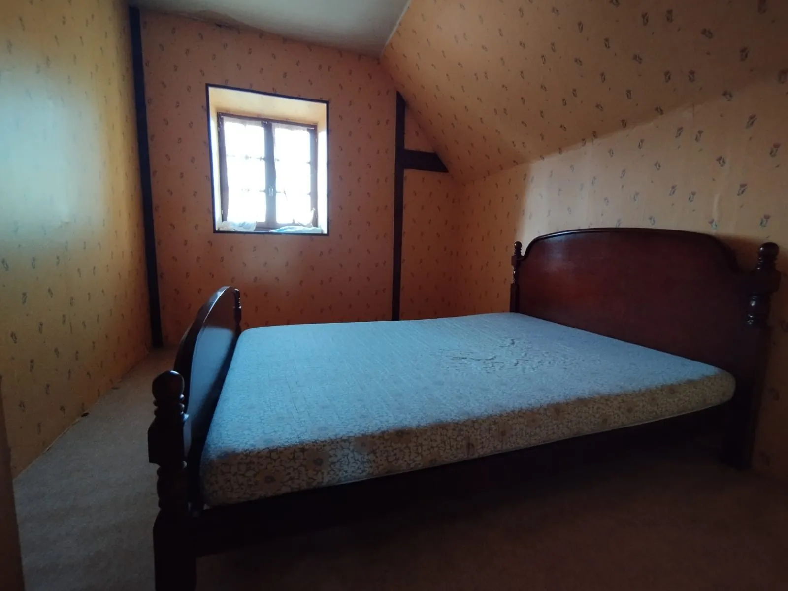 Charmante maison ancienne à rénover avec dépendance et grange à La Gacilly 