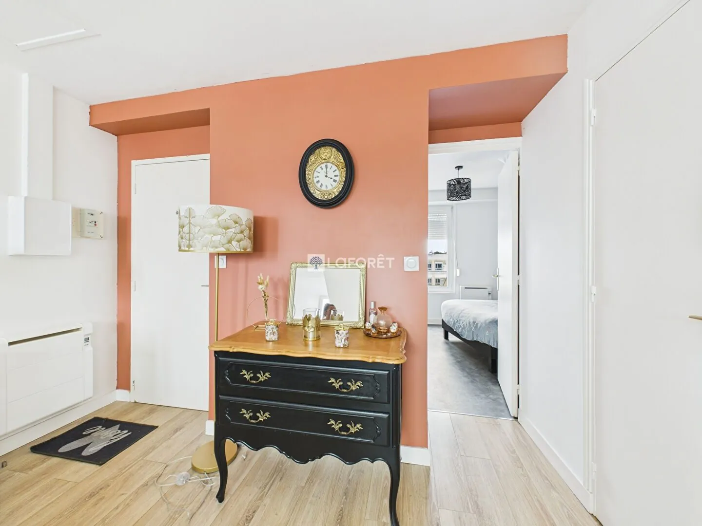 Bel appartement en plein centre de Pont-l'Abbé avec cuisine équipée et chambre lumineuse 