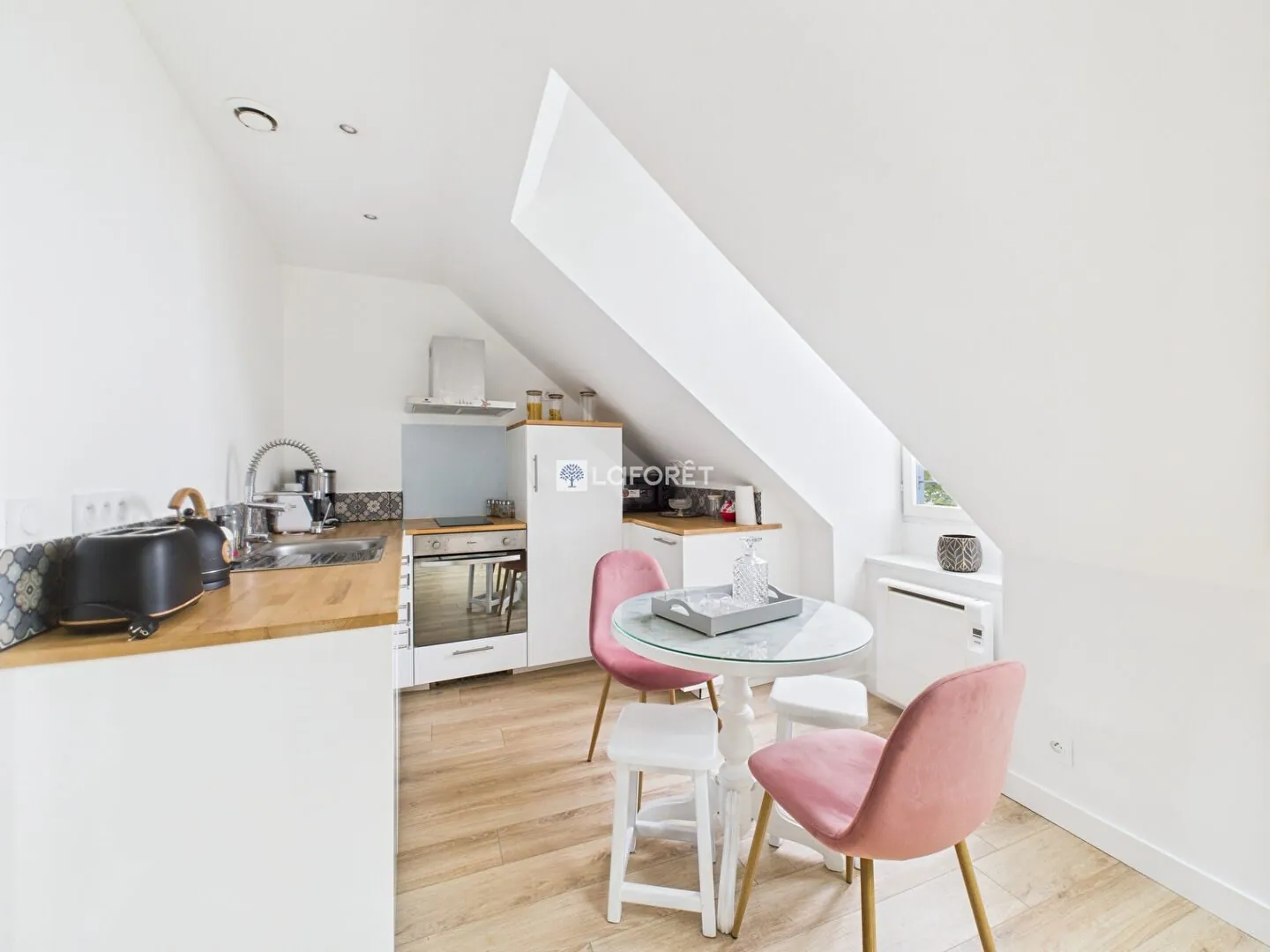 Bel appartement en plein centre de Pont-l'Abbé avec cuisine équipée et chambre lumineuse 
