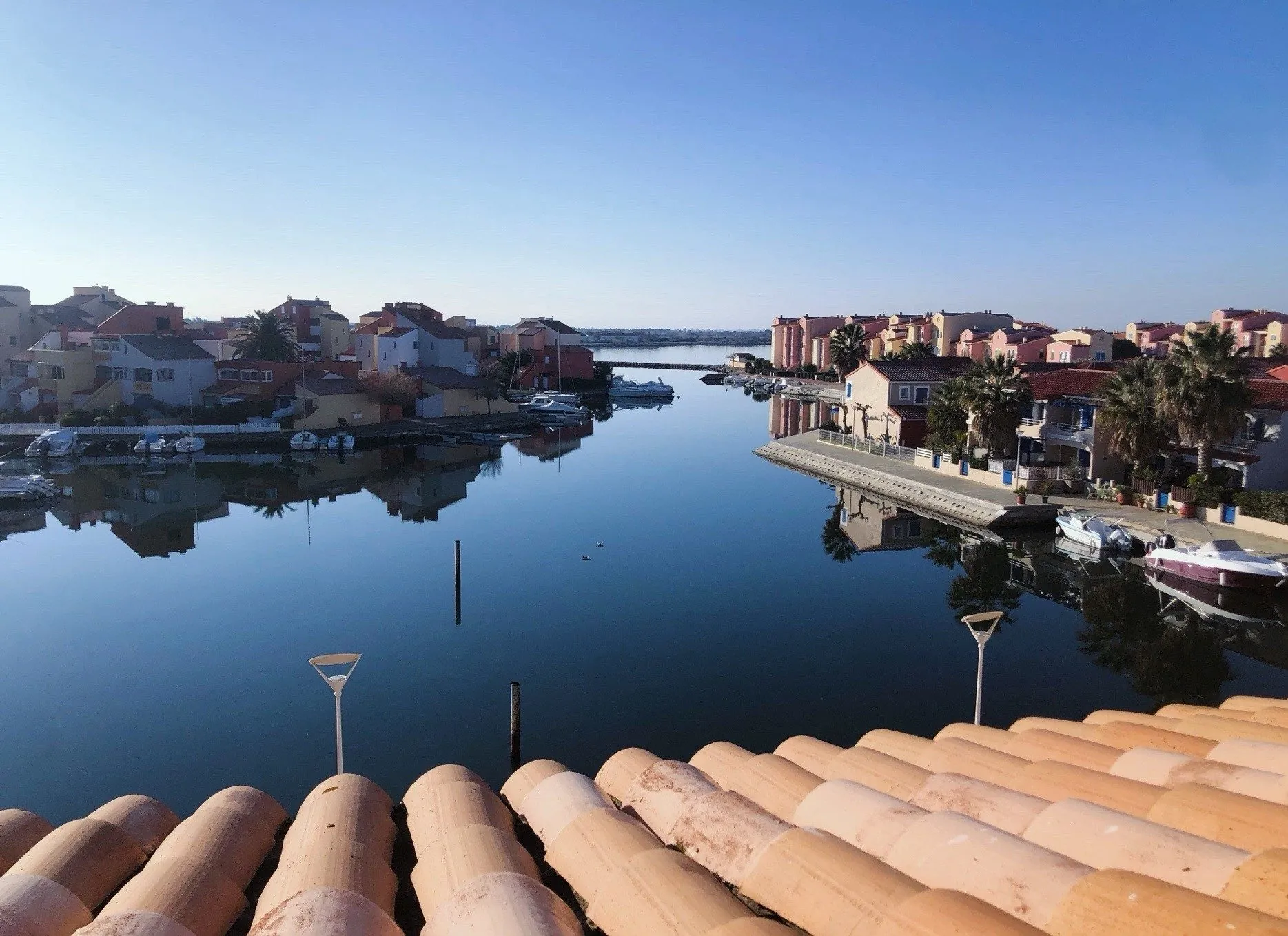 Appartement à vendre à Le Barcarès avec vue sur lac marin et terrasse spacieuse