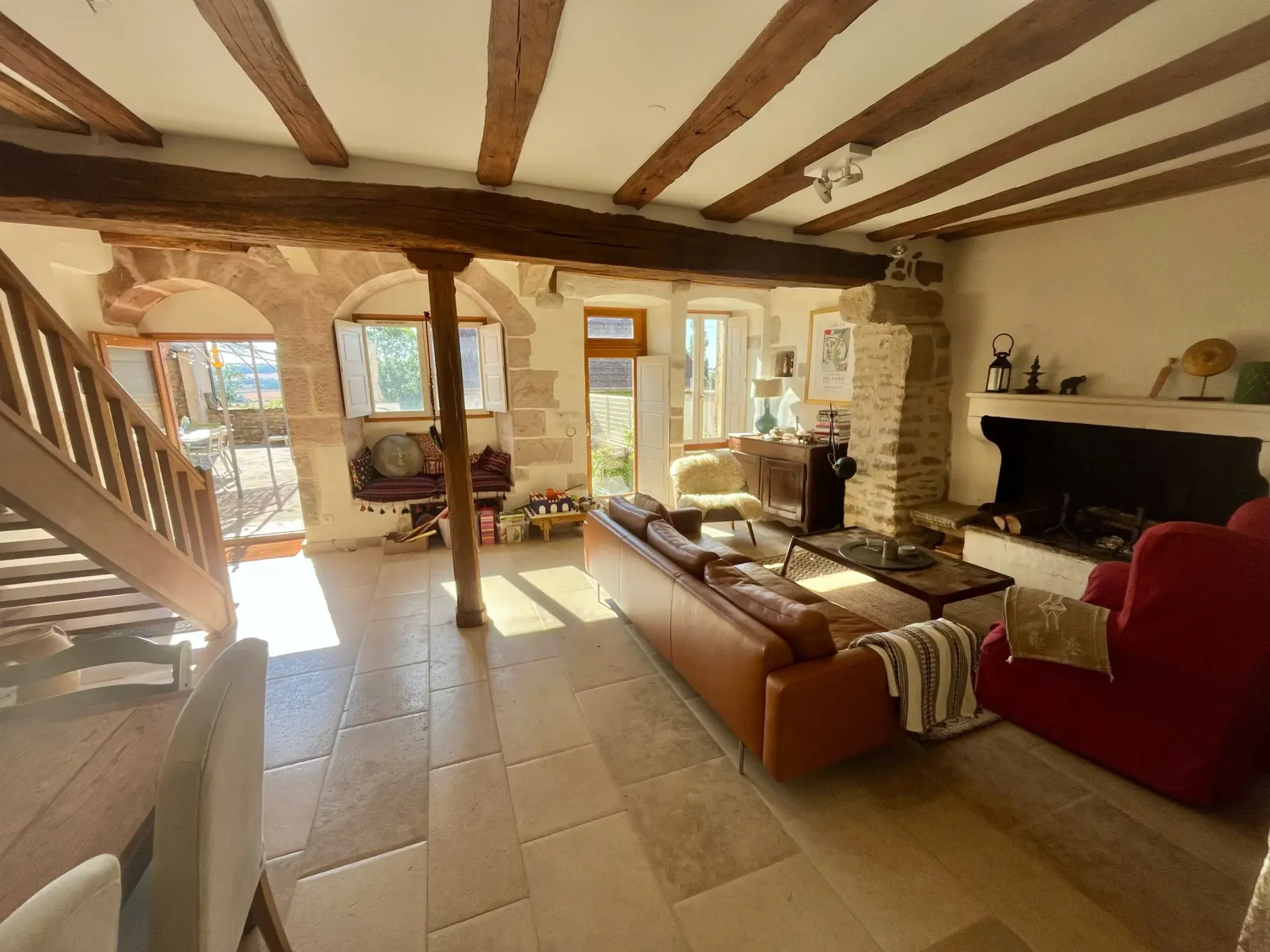 Magnifique maison médiévale en Bourgogne avec vues imprenables et terrain de 570 m² 