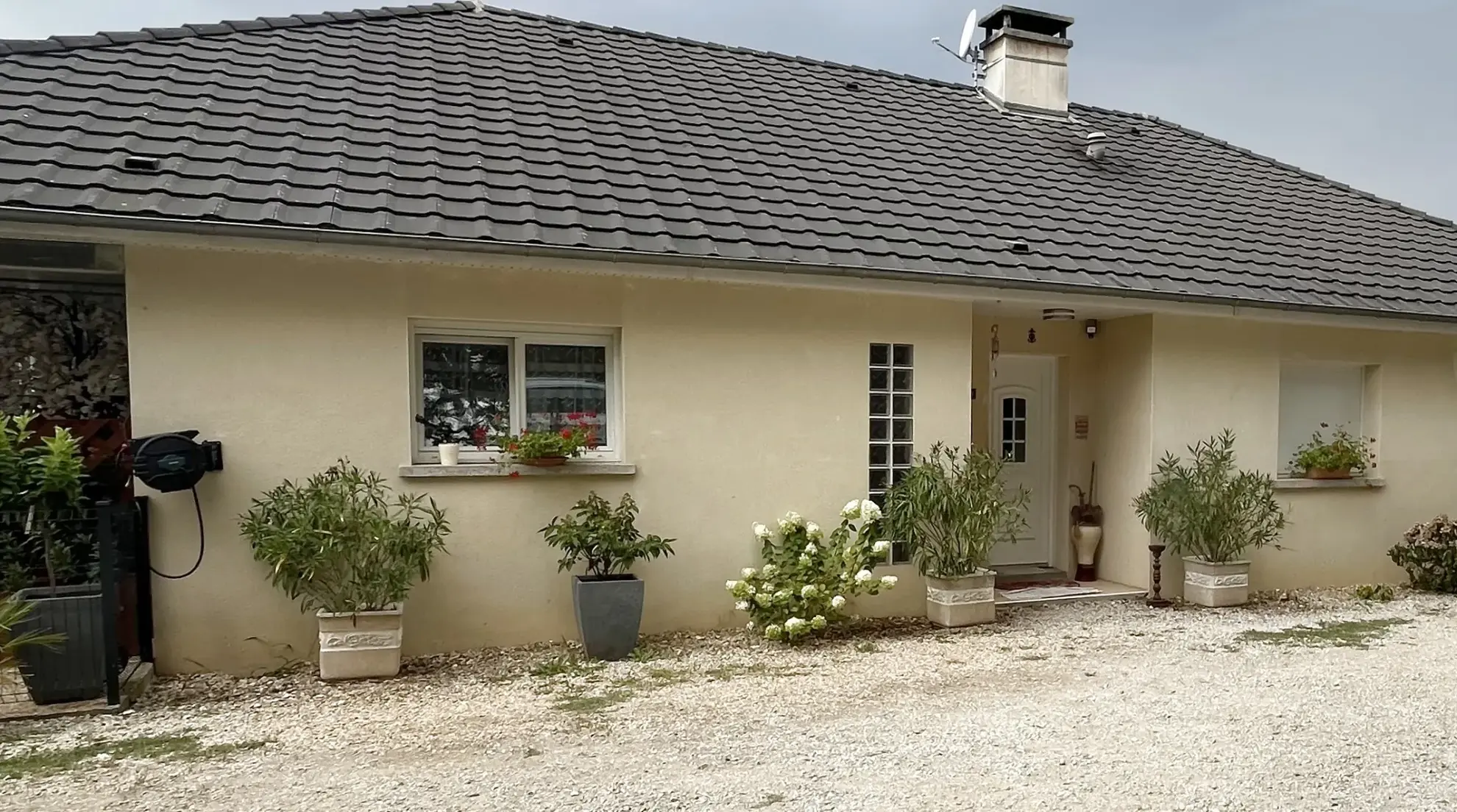 Maison avec appartement indépendant à Saint Cyr La Roche - Belle propriété familiale
