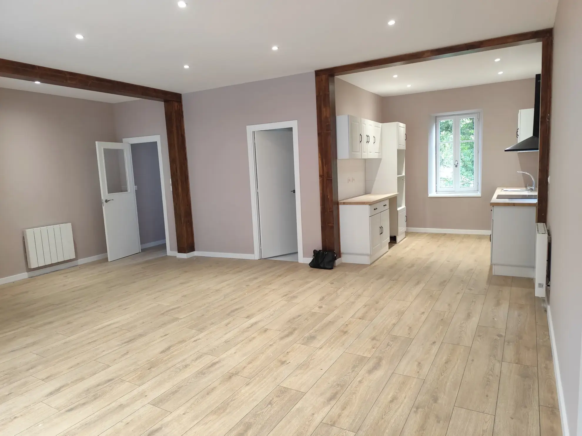 Maison rénovée de 137 m² à Bagnères-de-Luchon avec jardin et parking 