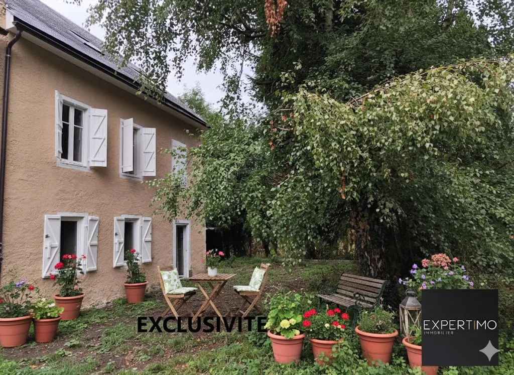 Maison rénovée de 137 m² à Bagnères-de-Luchon avec jardin et parking